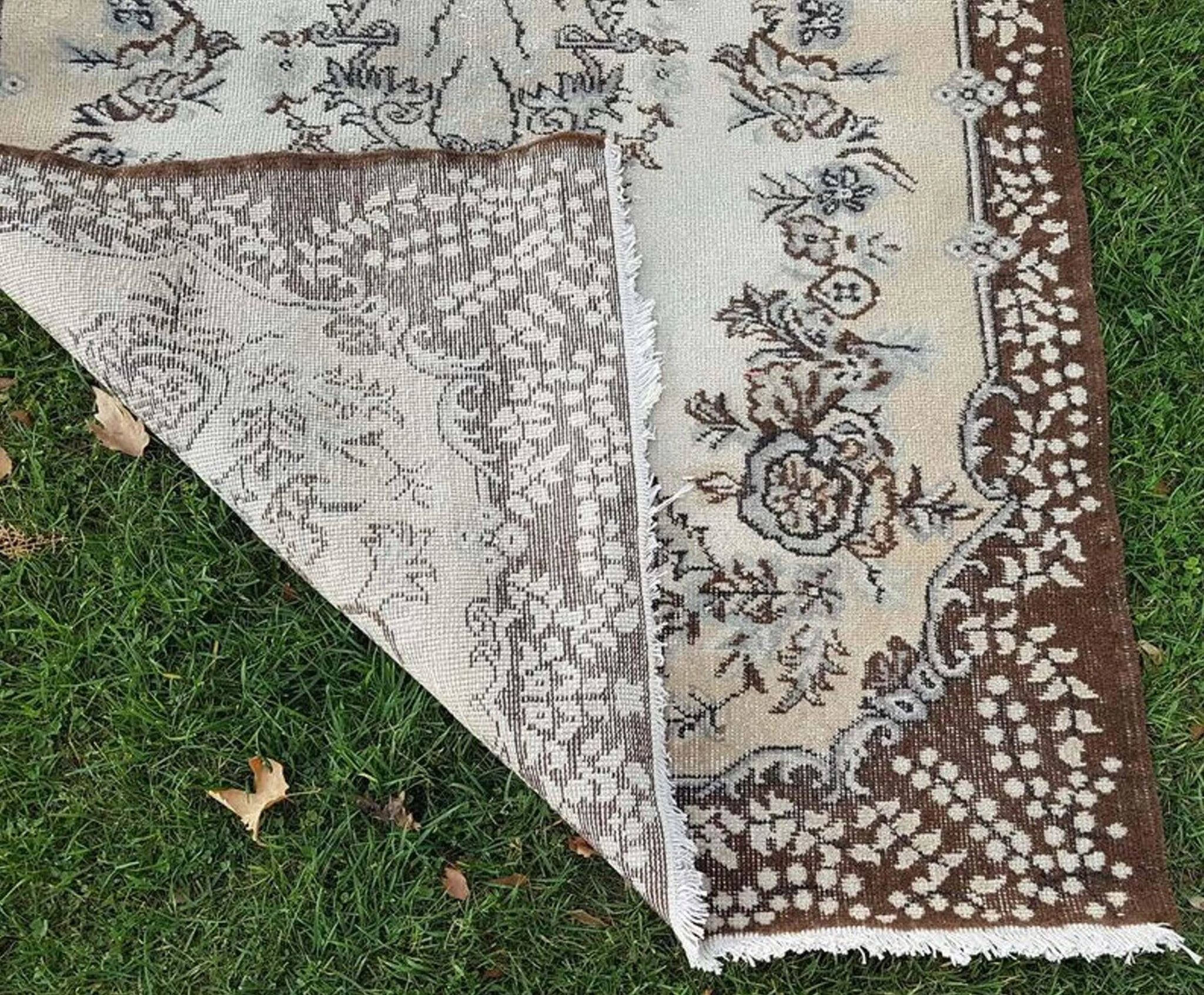 Vintage handmade Turkish rug 118x220 cm