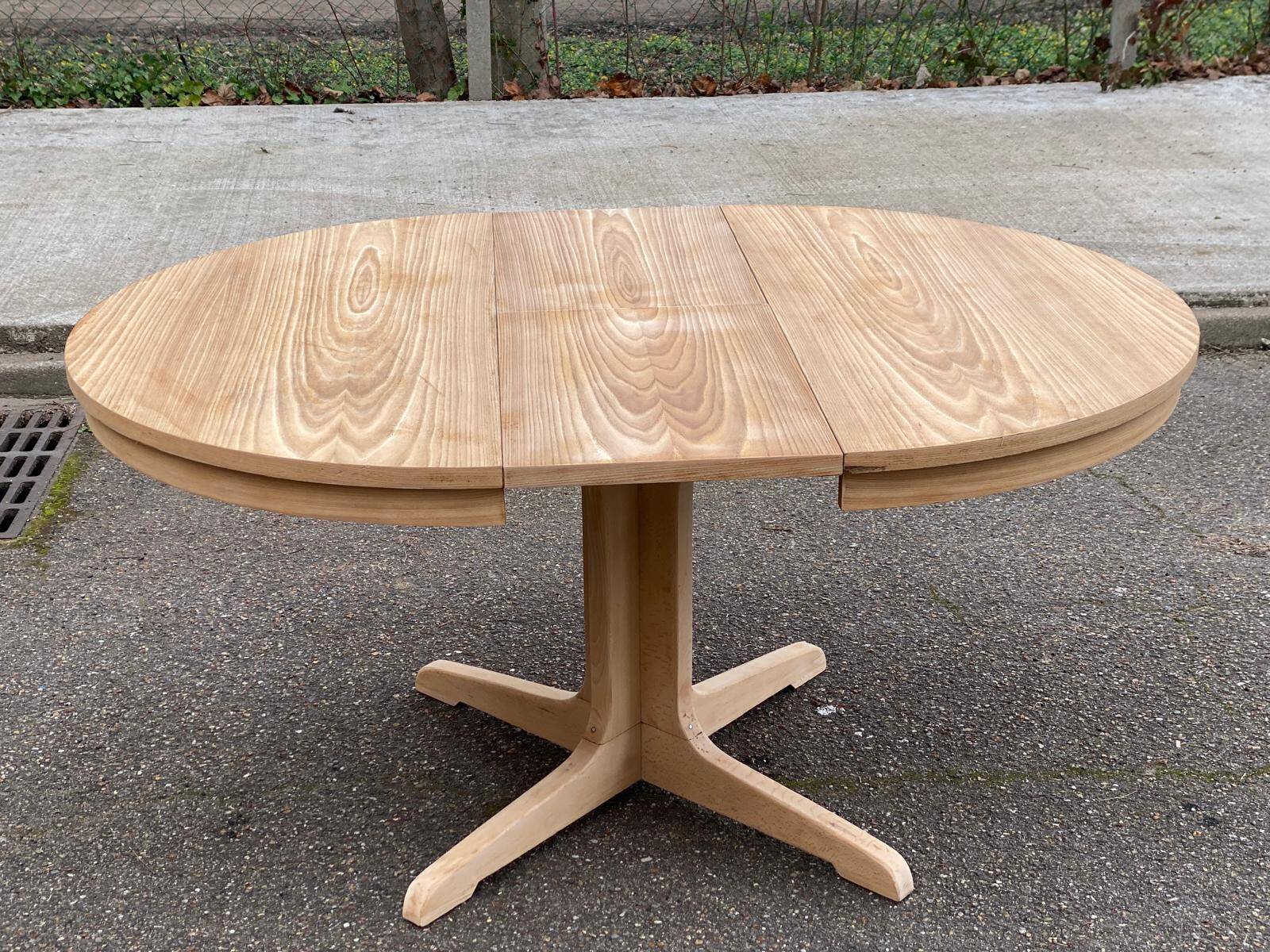 Scandinavian Baumann round extendable dining table with central leg, 115cm.