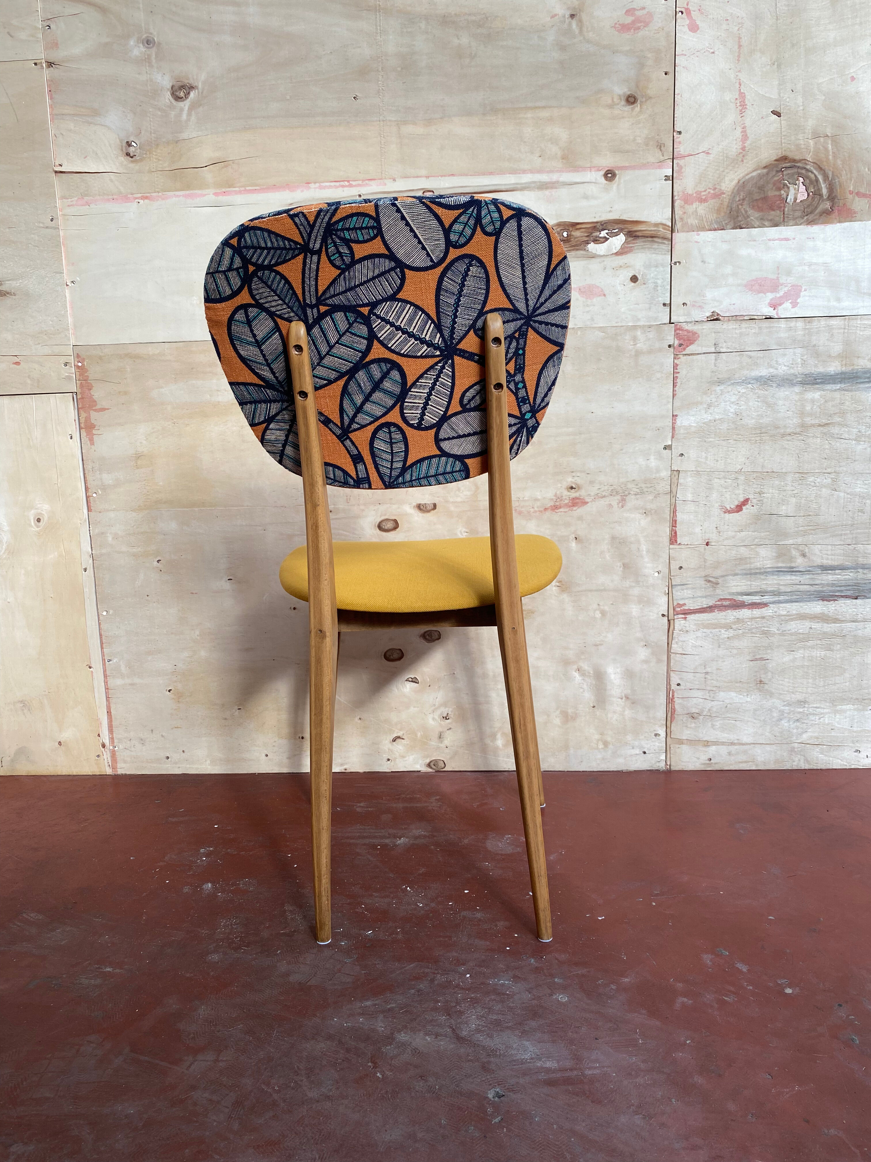 Suite of 4 vintage chairs