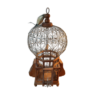 Jolie cage à oiseaux ancienne.
