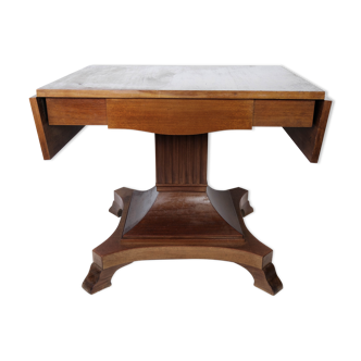 Dining table of mahogany from around the 1920s