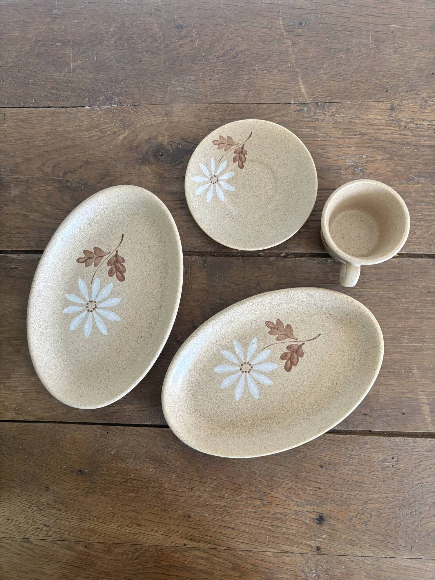 Vintage Autumn tableware from Saint-Amand – 16 pieces