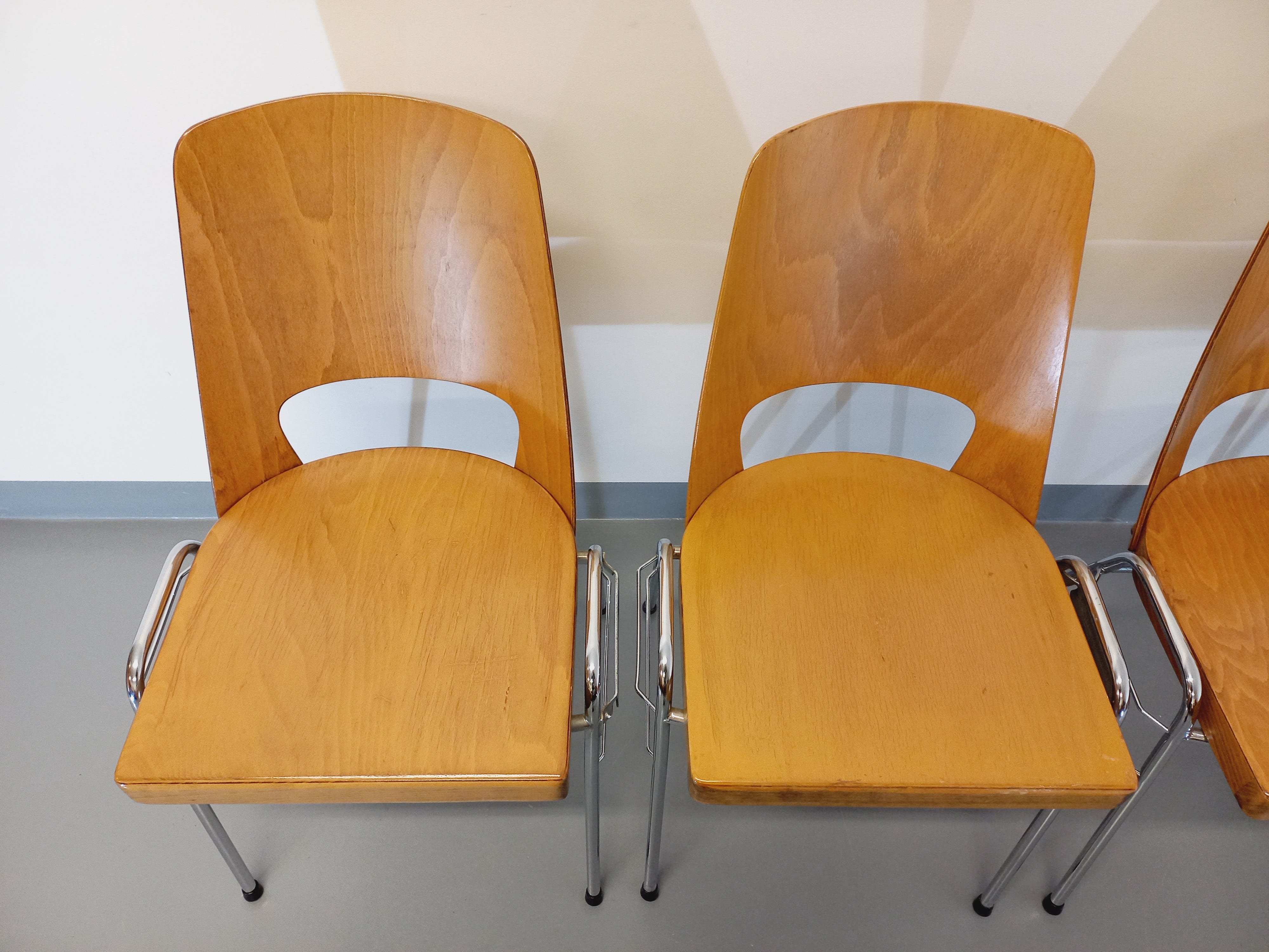 4 vintage stackable chairs model barrel Manhattan brand Baumann brand 70s