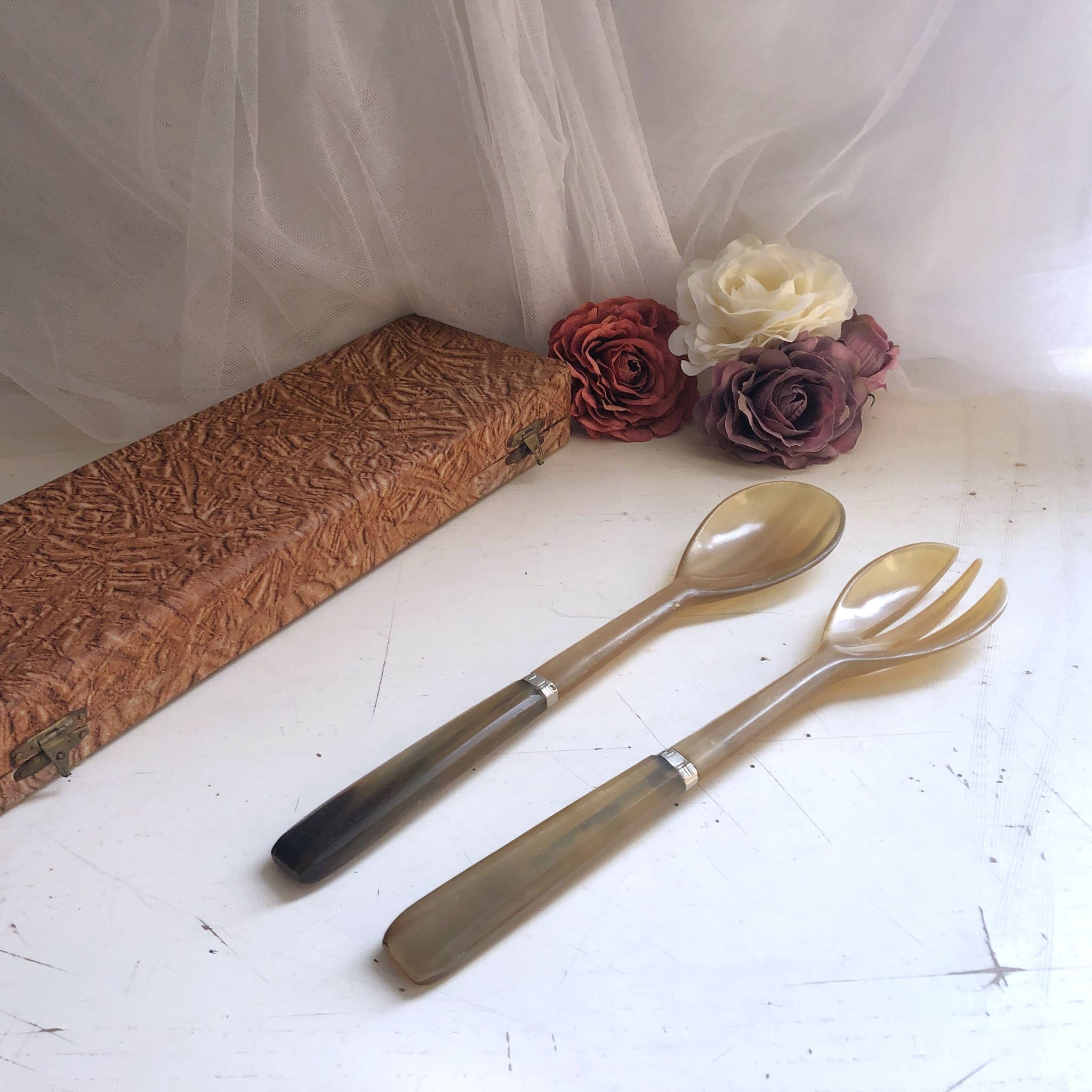 Salad cutlery box in vintage blond horn 30/40 France