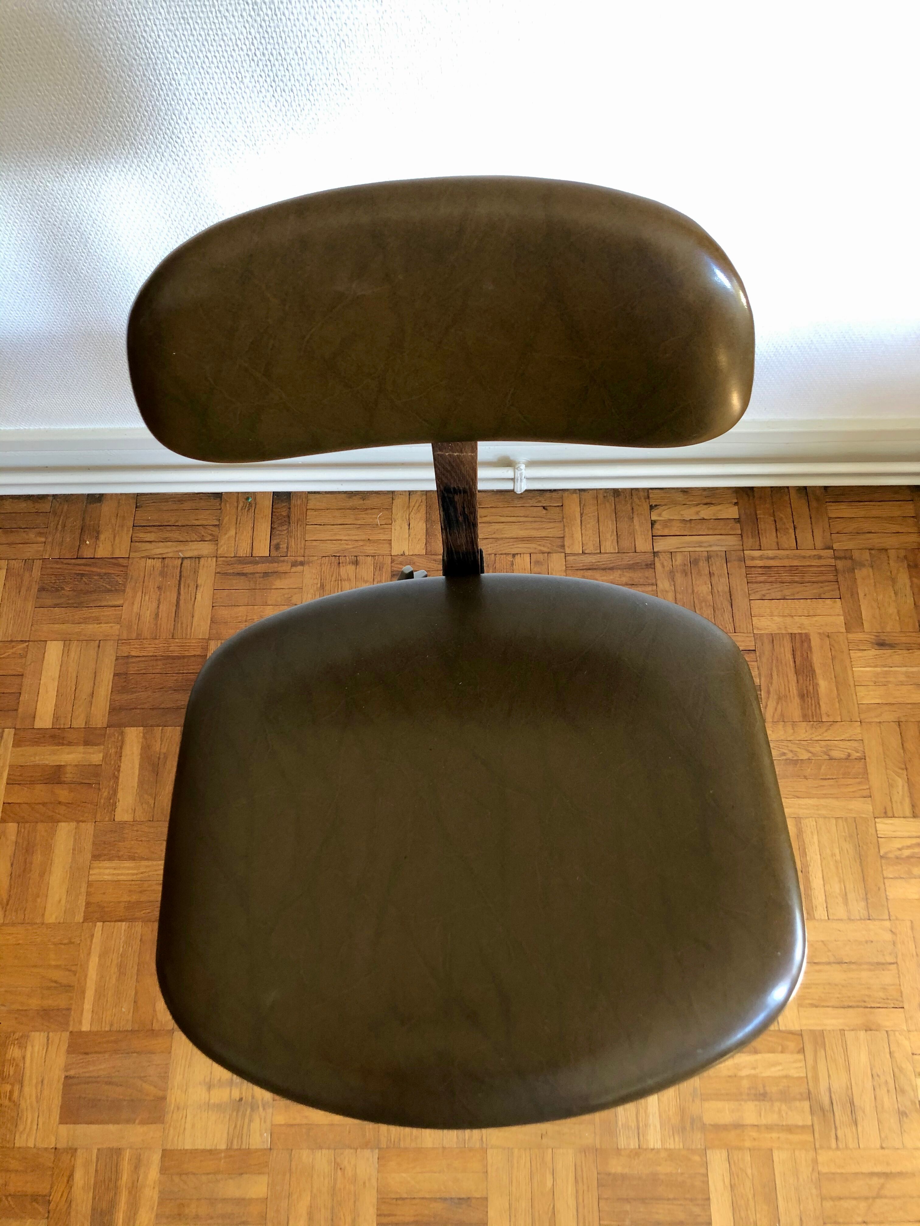 Office chair with wheels