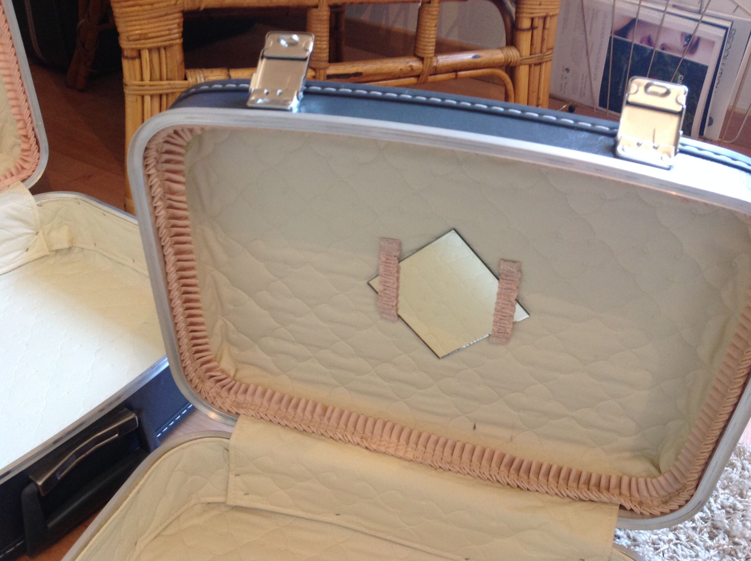 Set of three grey air hostess suitcases / vintage 60s-70s