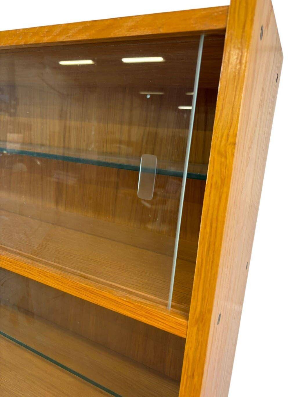 Étagère/vitrine/meuble de collection vintage en bois peu profond