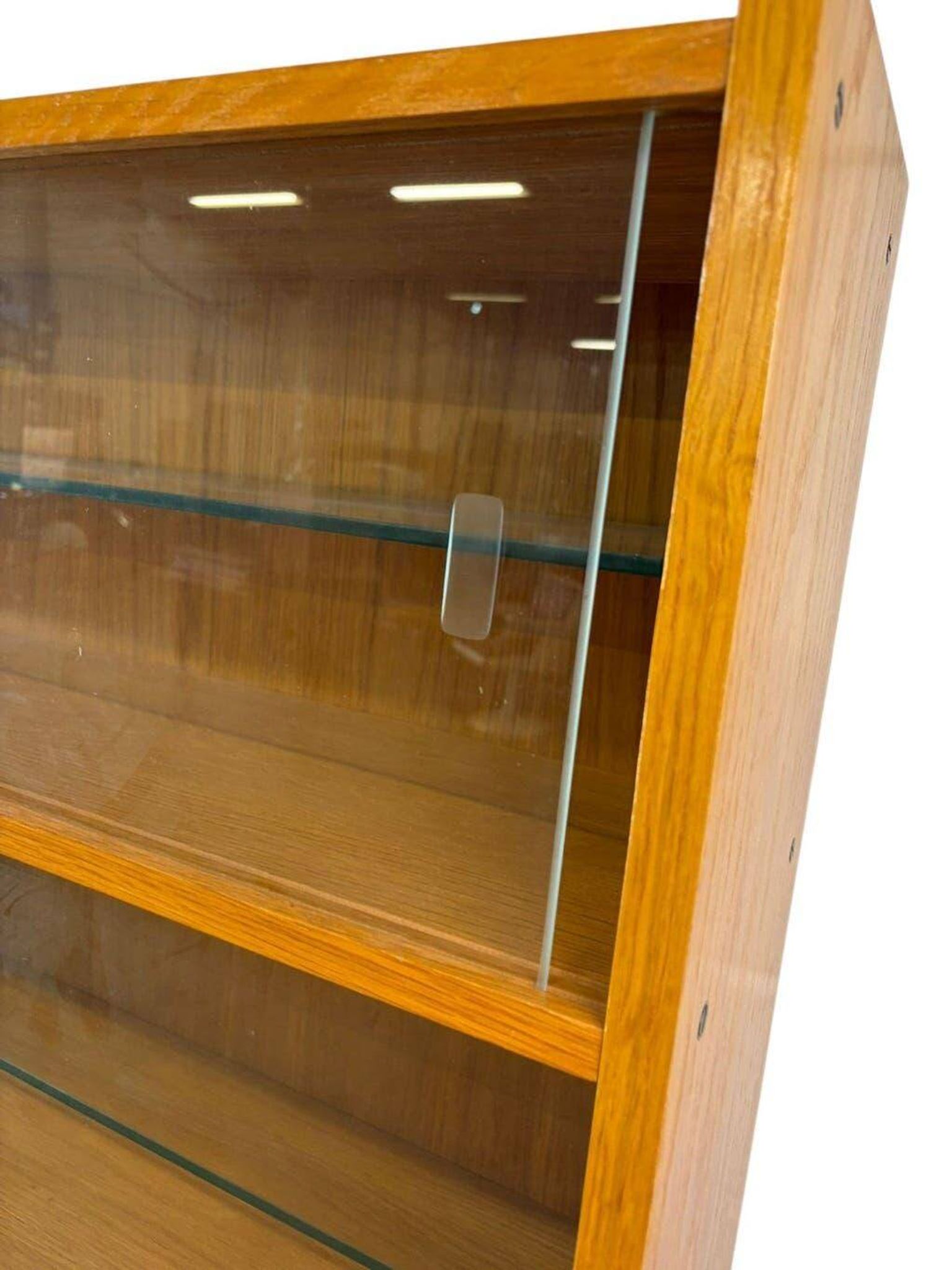 Étagère/vitrine/meuble de collection vintage en bois peu profond