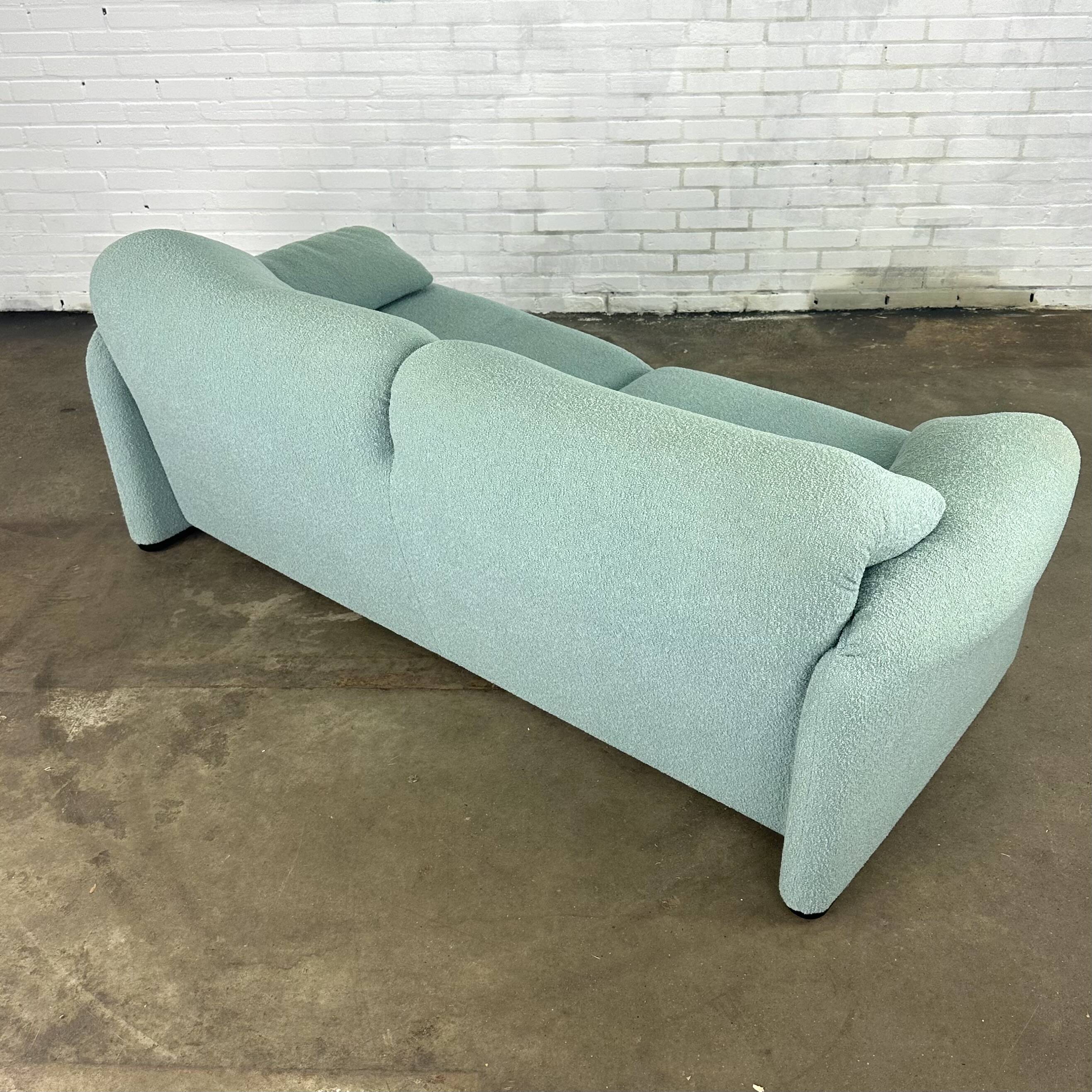 Canapé Cassina Maralunga turquoise / vert conçu par Vico Magistretti