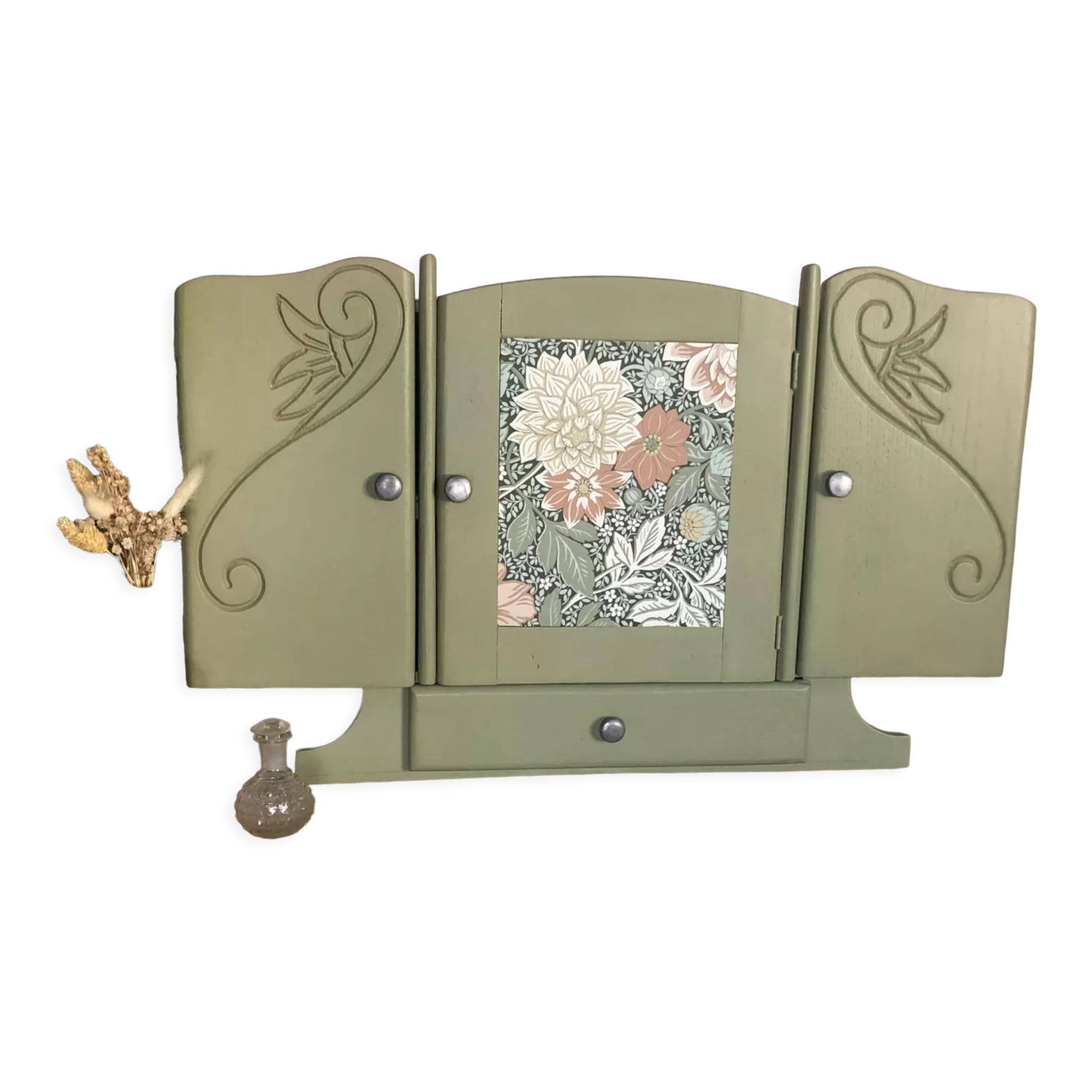 Medicine cabinet / jewelry box