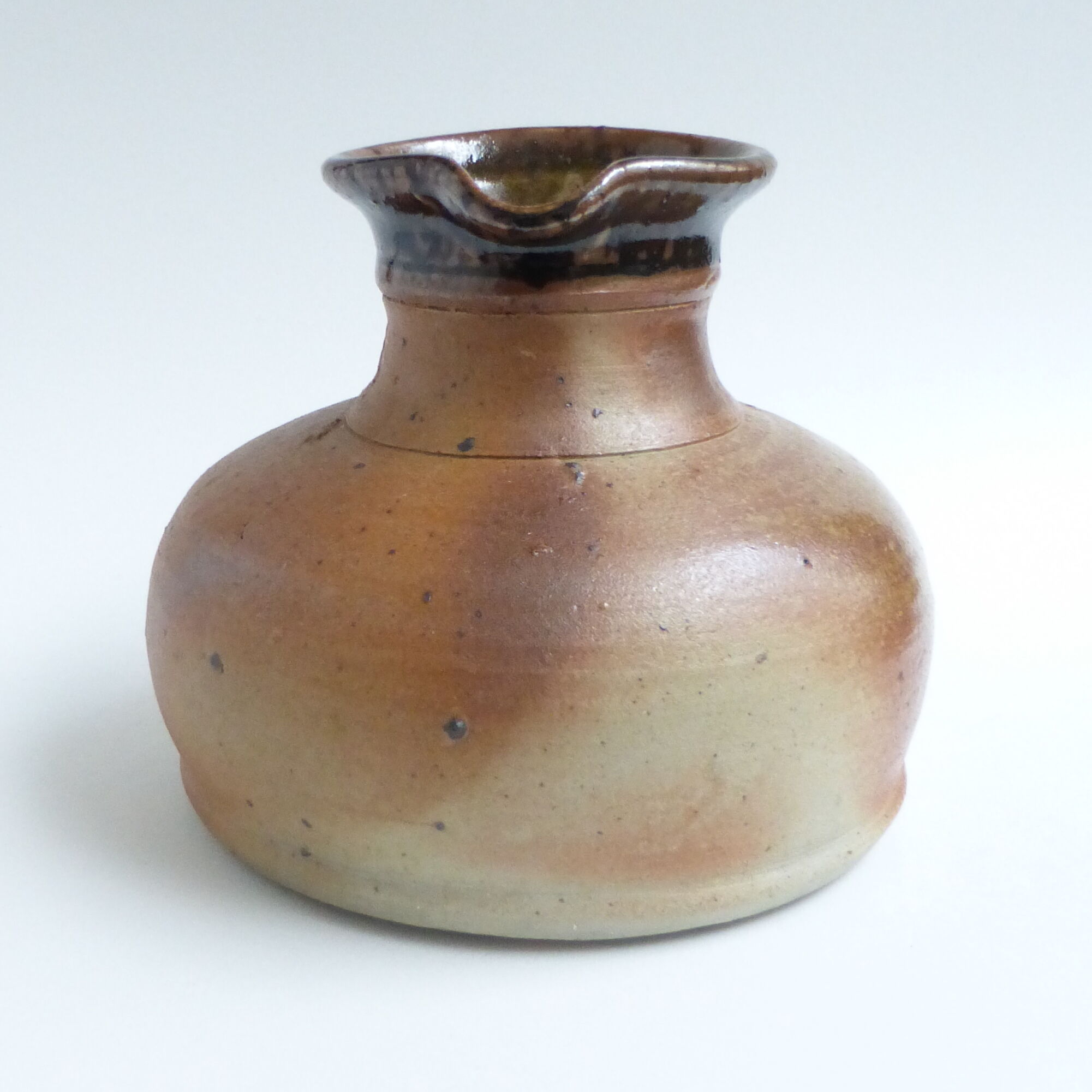 Sandstone pitcher Digan La Borne