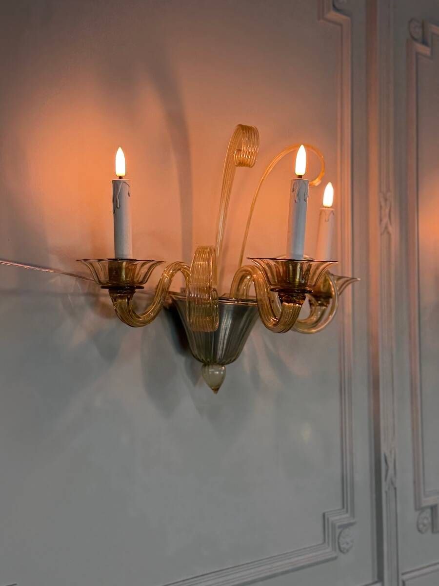 Venetian wall light in gilded Murano glass, circa 1940, set of five available.