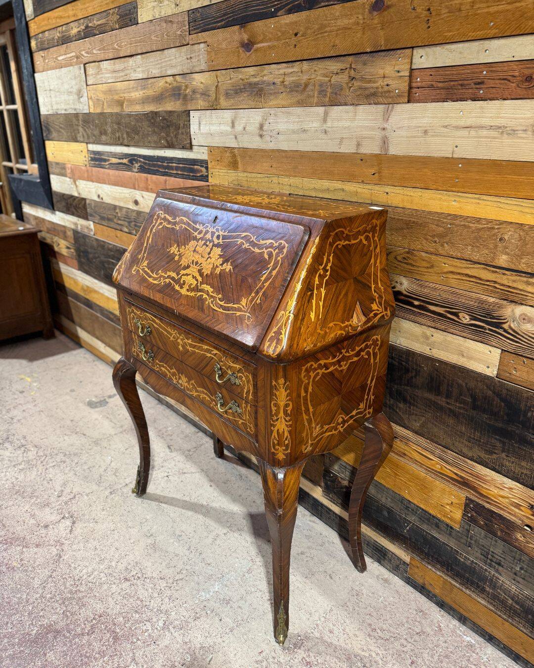 Sloped desk marked in the Louis XV style