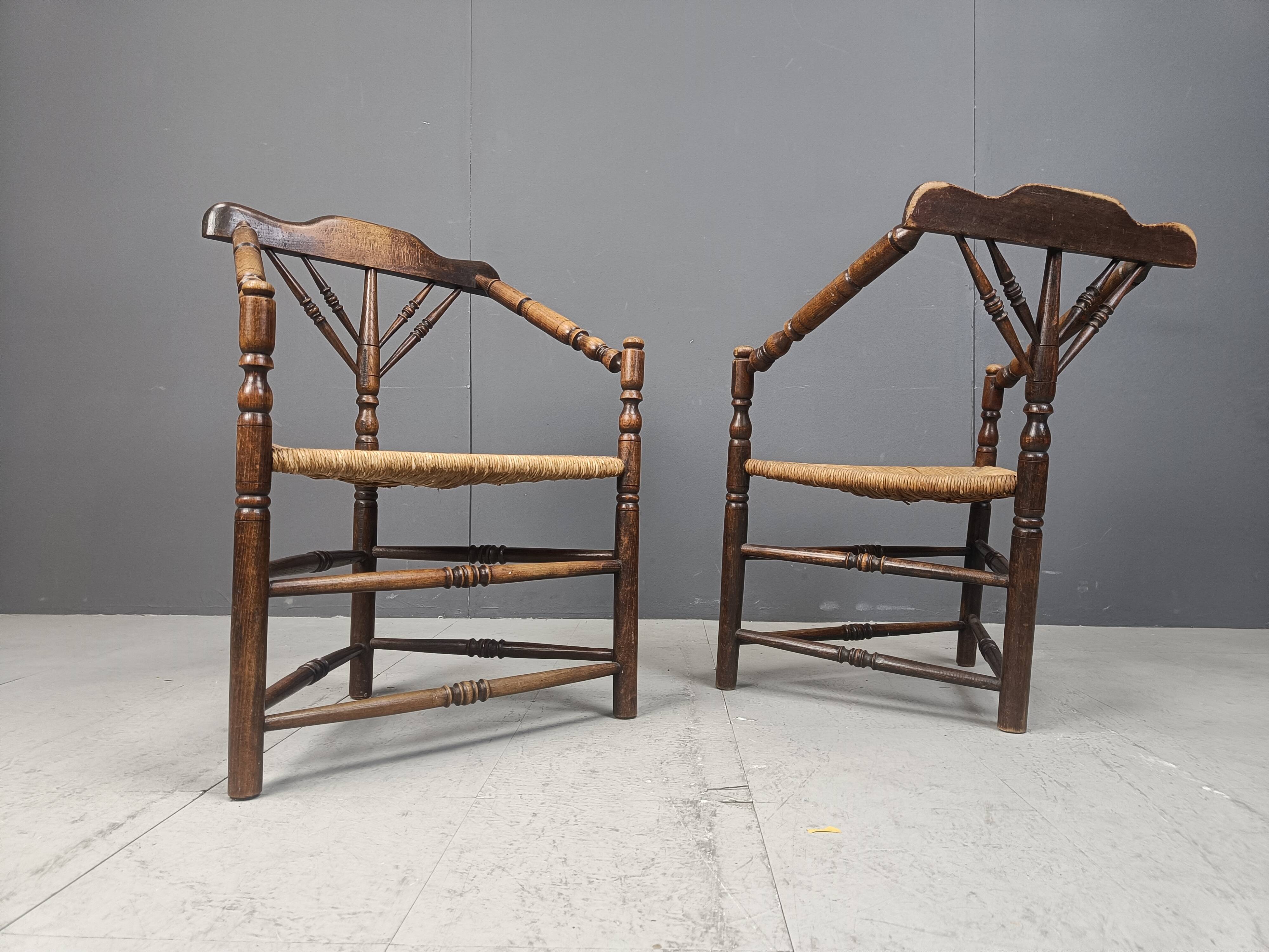 Paire de chaises d'angle hollandaises anciennes, années 1920