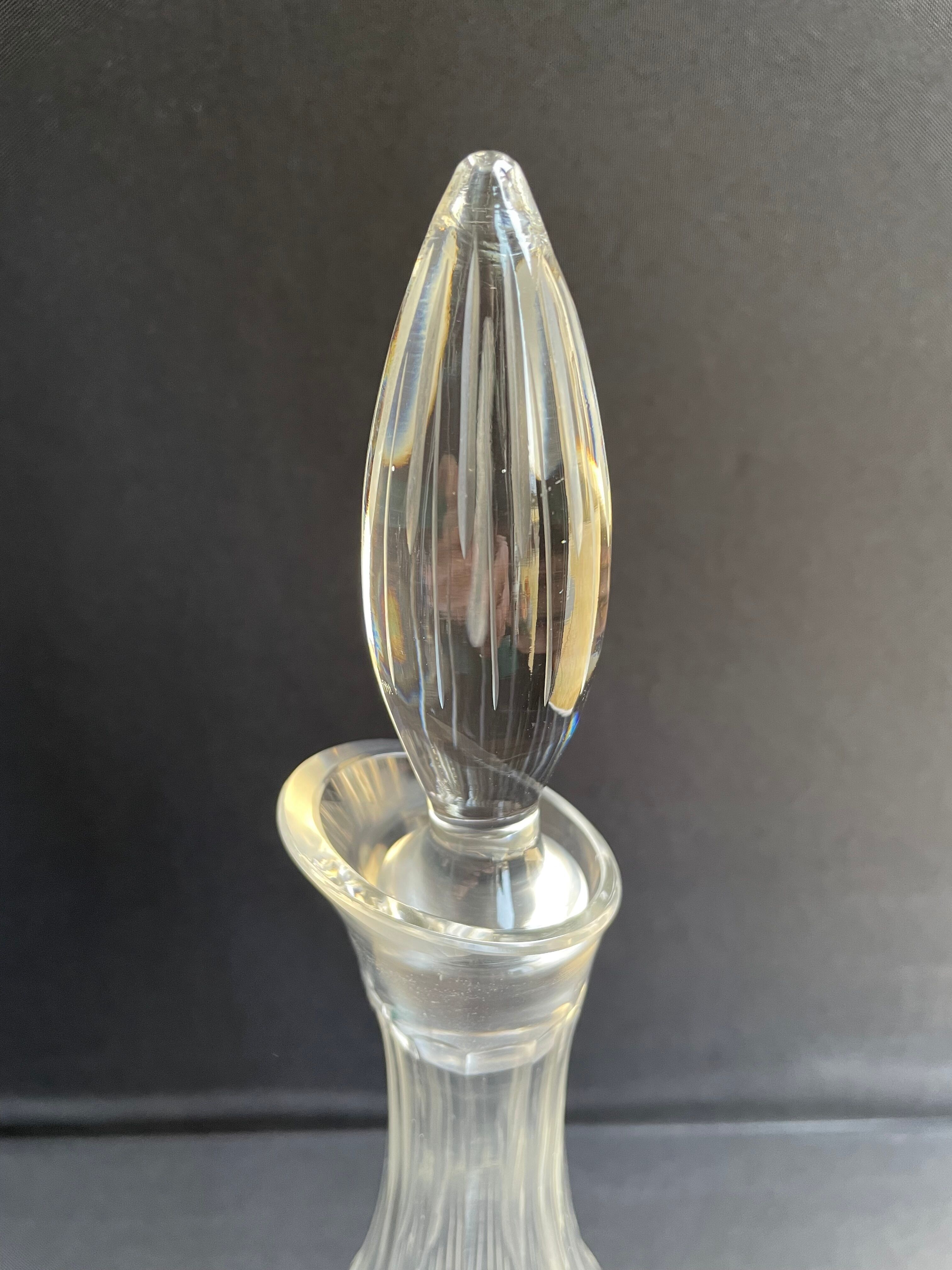 Carafe en cristal soufflé et taillé