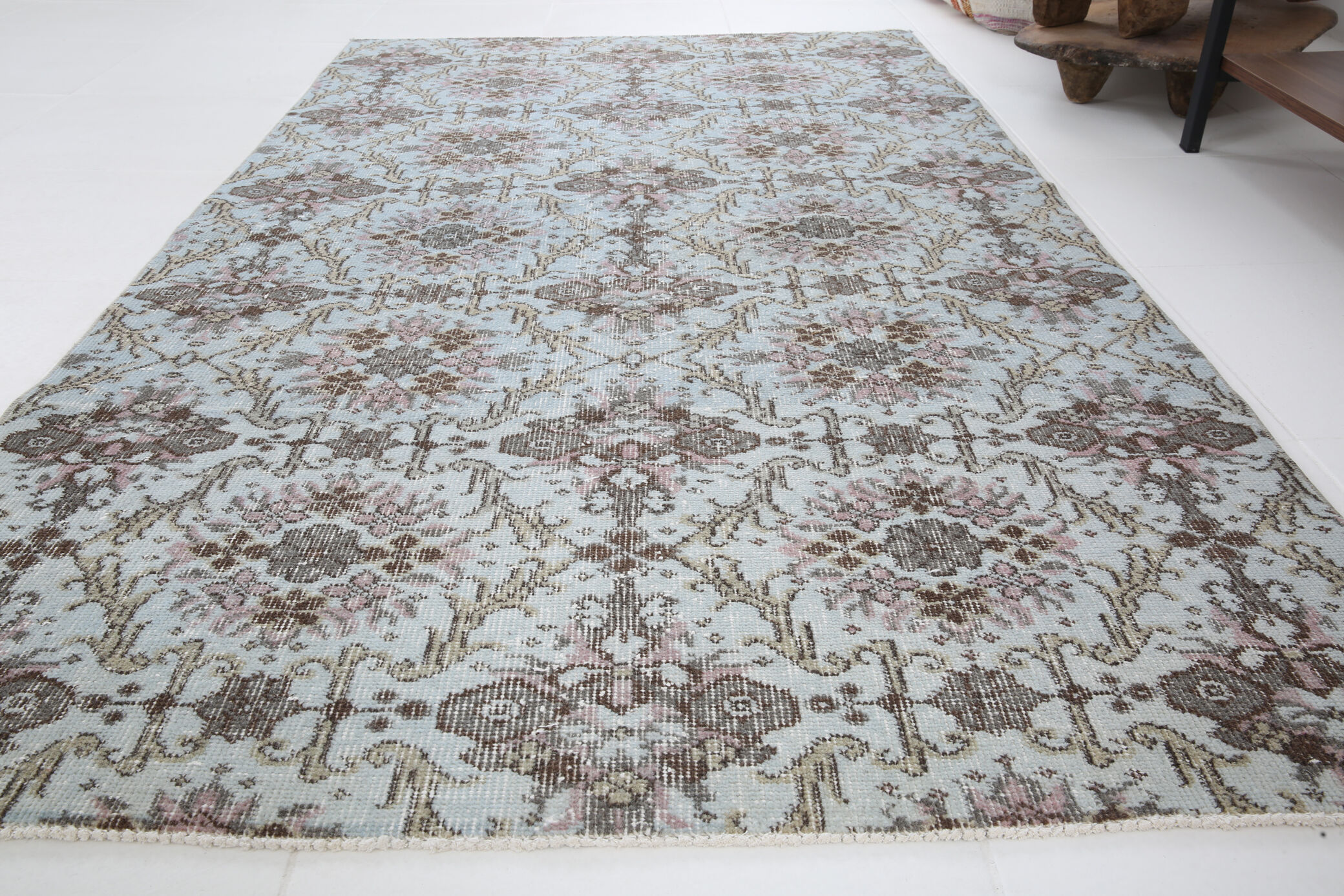 Light blue floral carpet 203x118cm