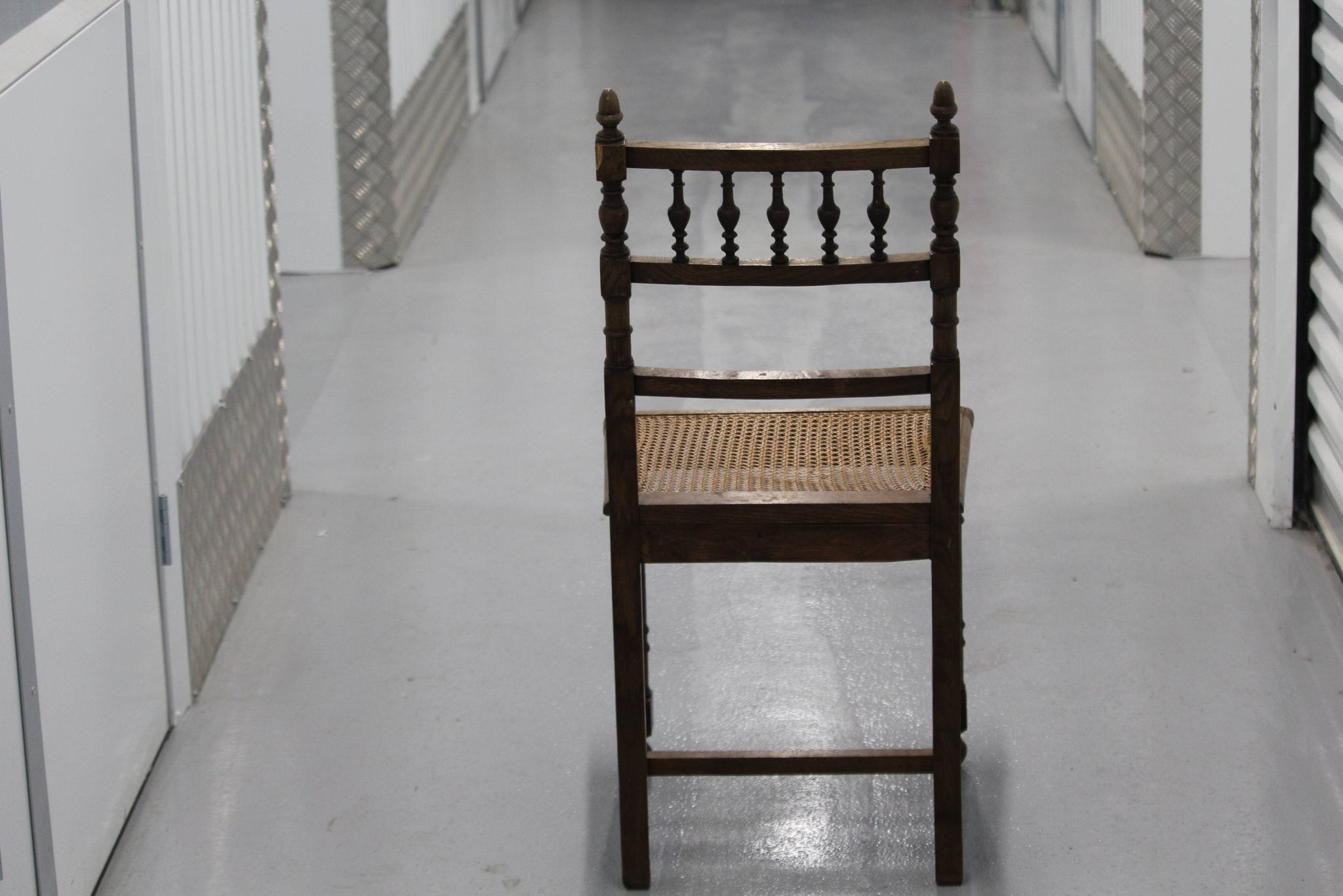 Paire de chaises cannées en bois
