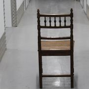 Paire de chaises cannées en bois