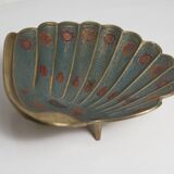 Shell cup in enameled brass