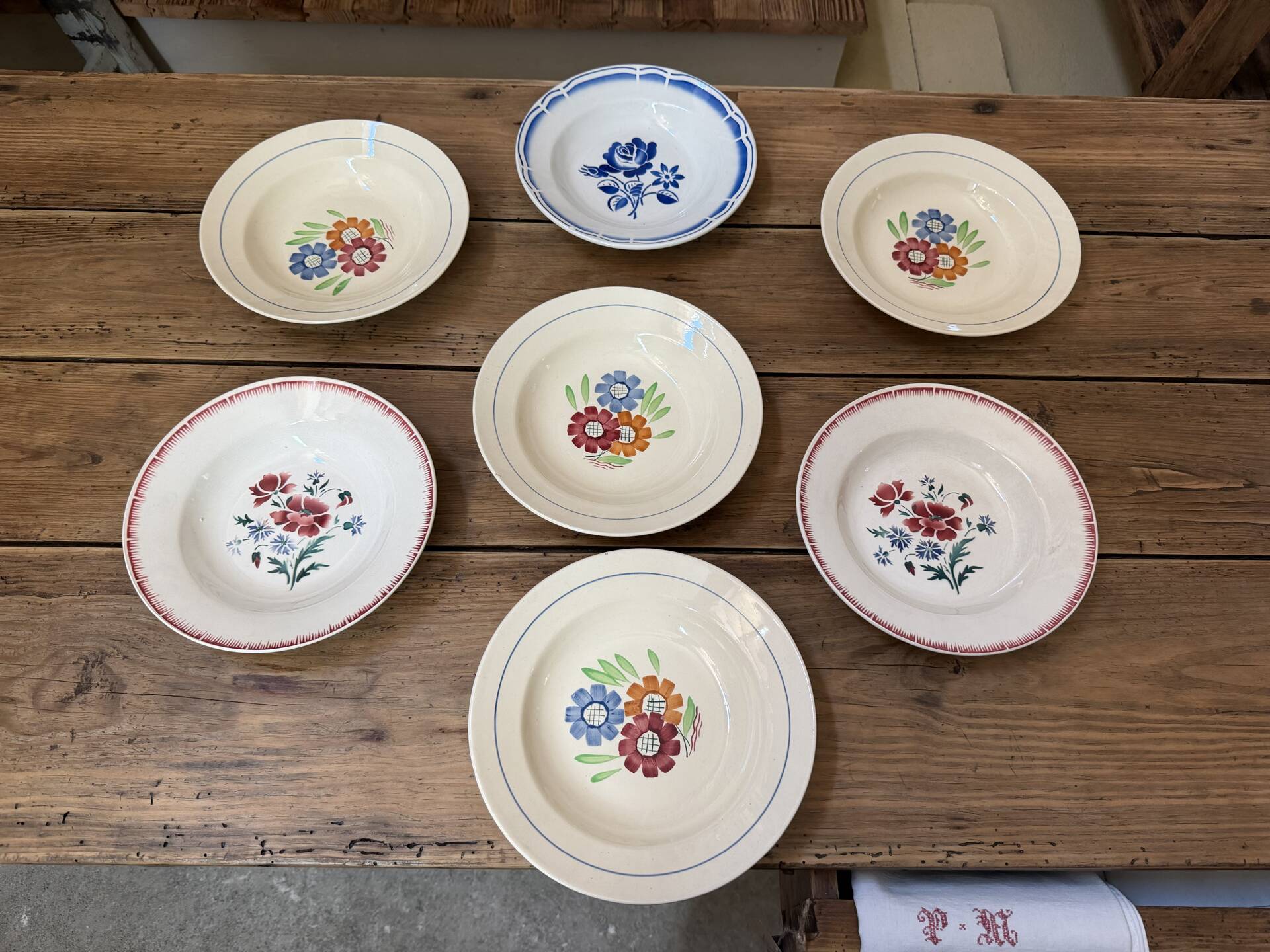 Service assiettes creuses dépareillées