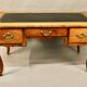 Bureau plat en merisier et son fauteuil