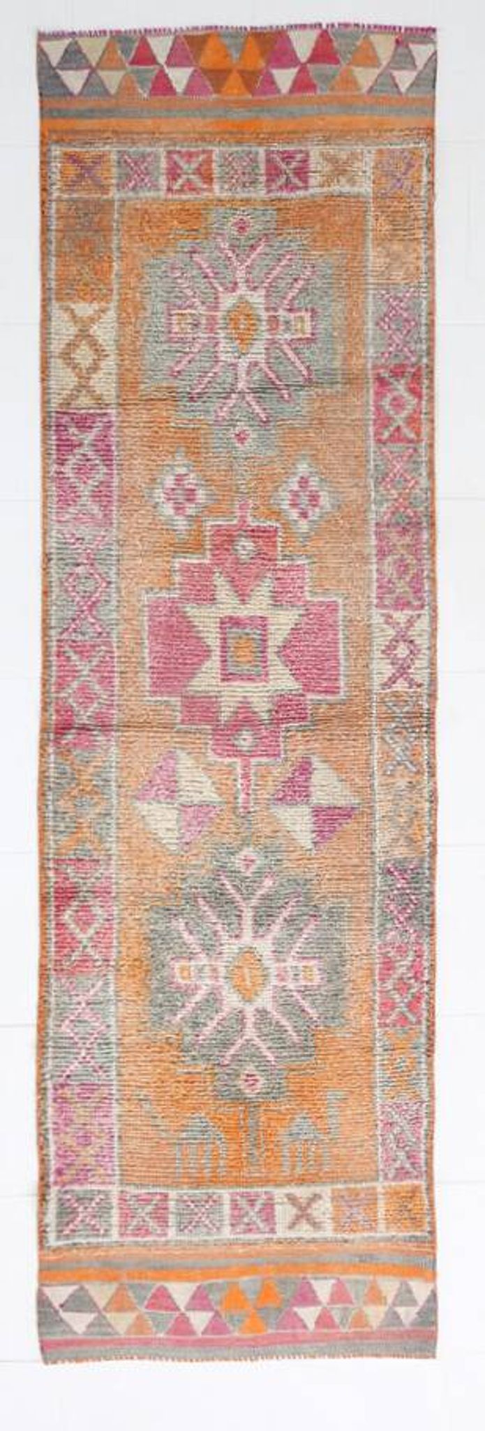 Tapis runner bohème aux motifs naïfs, palette douce et vibrante, 86x309Cm