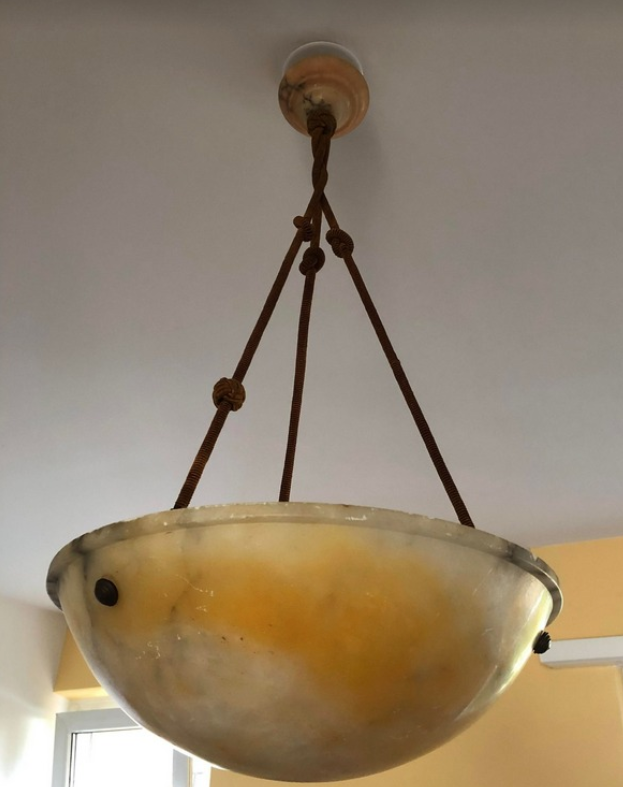 Suspension en albâtre
