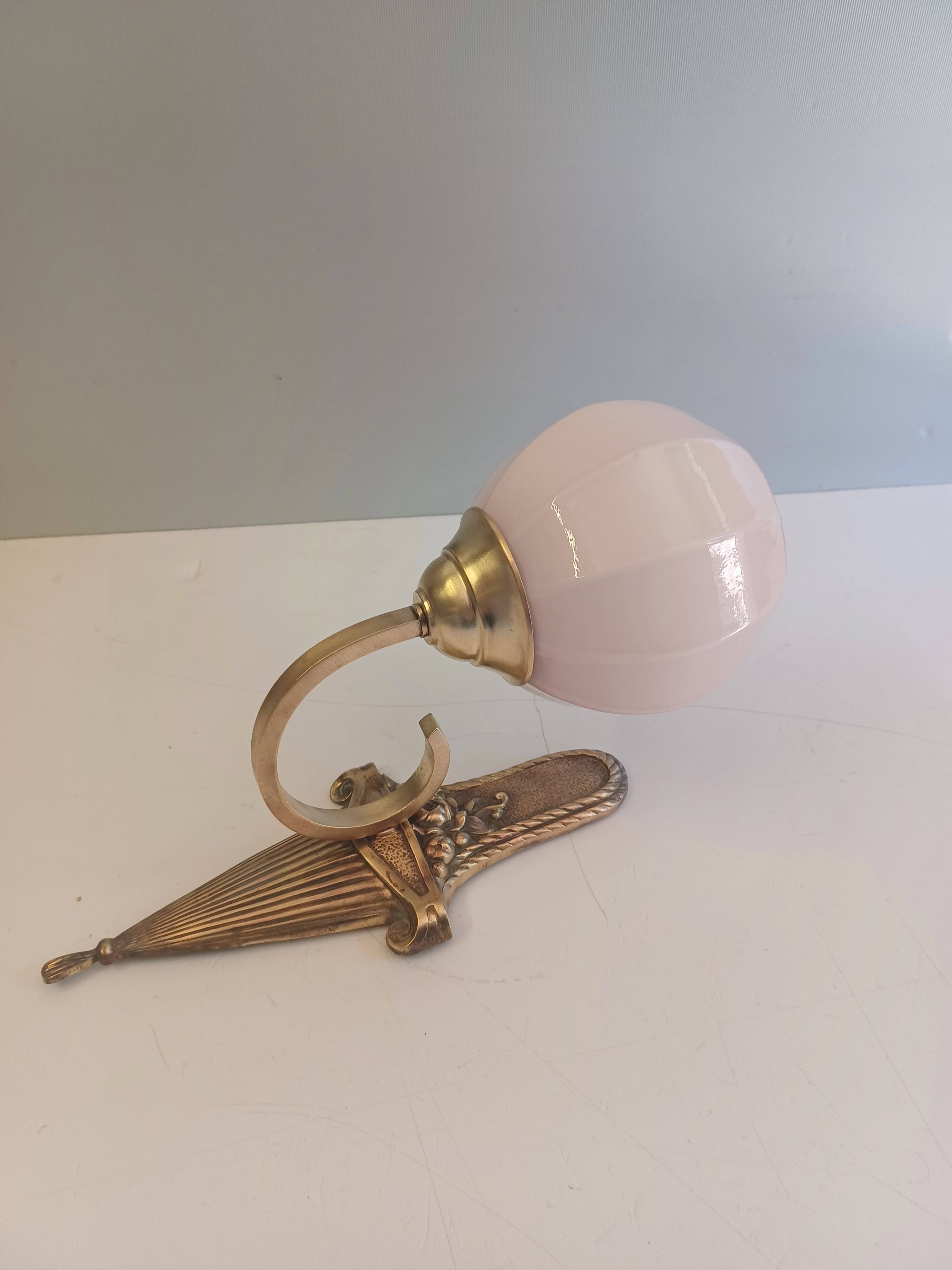 Ancienne applique art nouveau - Bronze et opaline