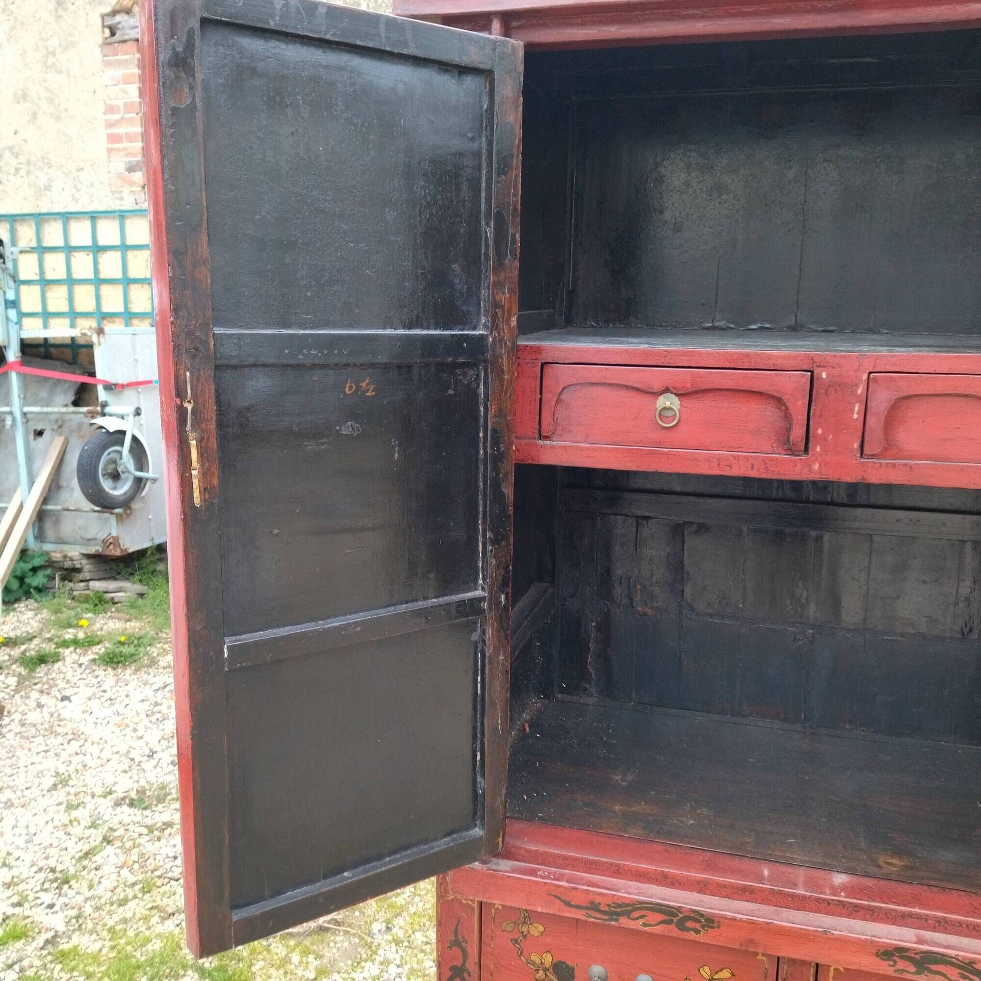 Lacquered cabinet China 50