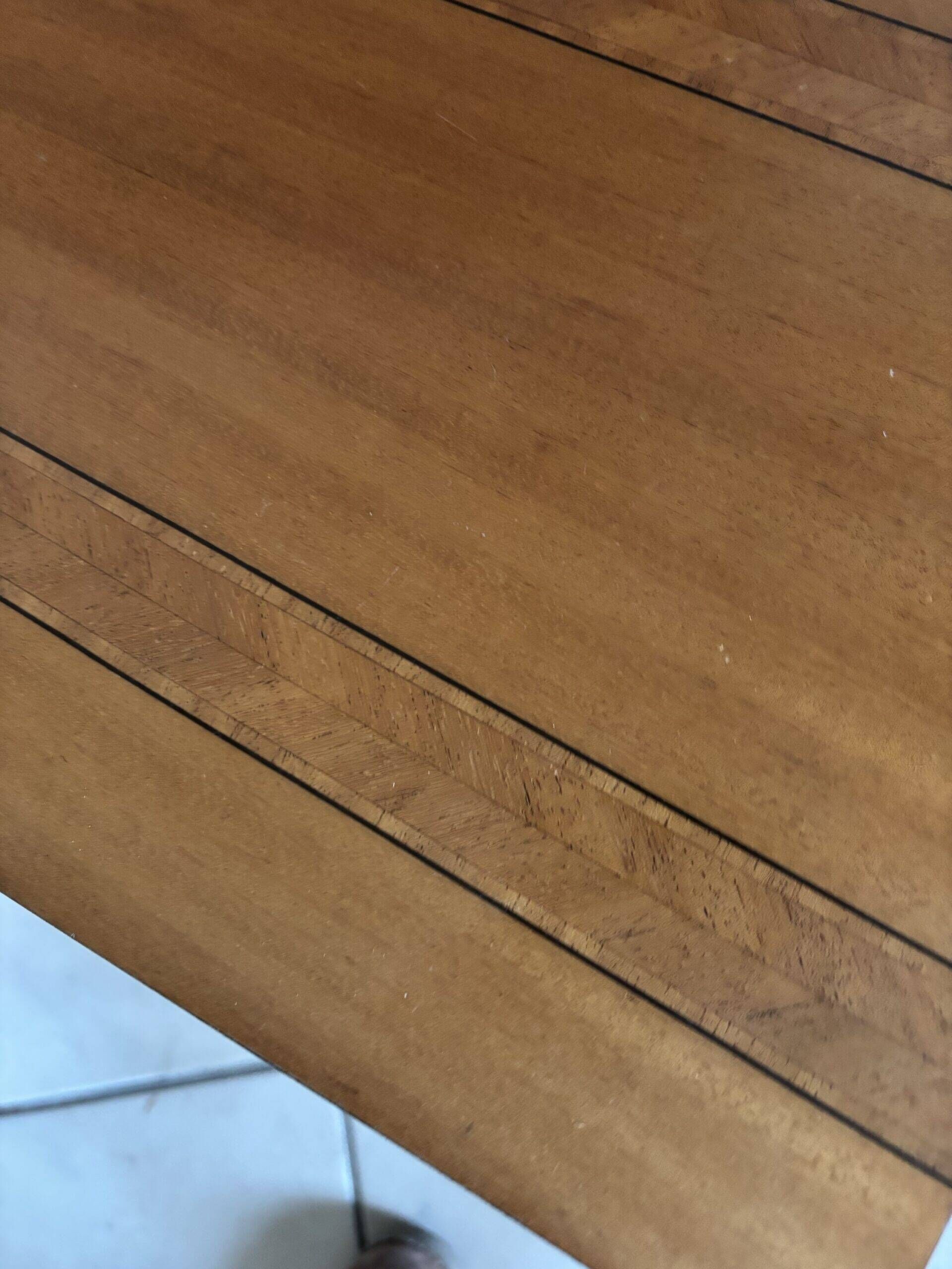 Table de Chevet en bois laqué