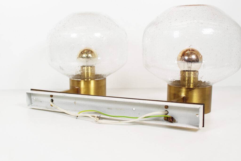 Appliquz mural en laiton vintage et en verre soufflé à la bouche.