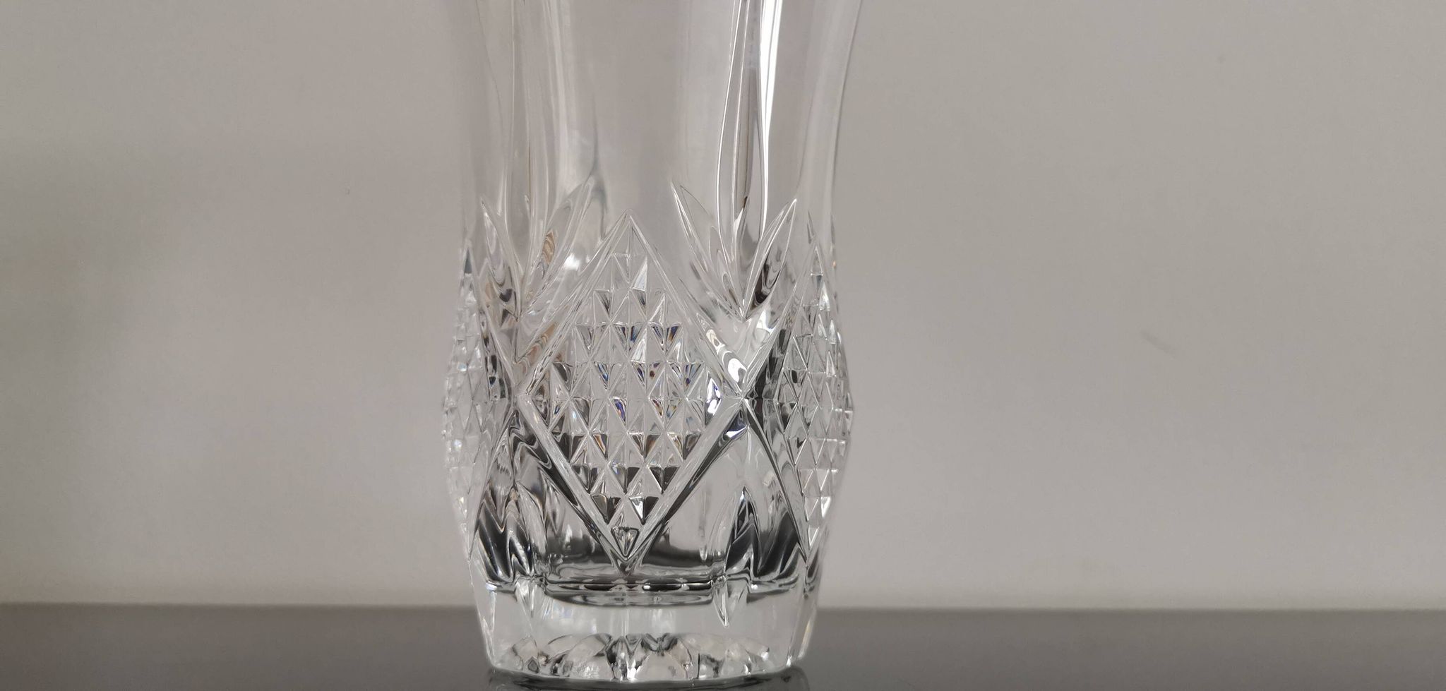 Vase cylindrique à col évasé en cristal moulé Lorraine