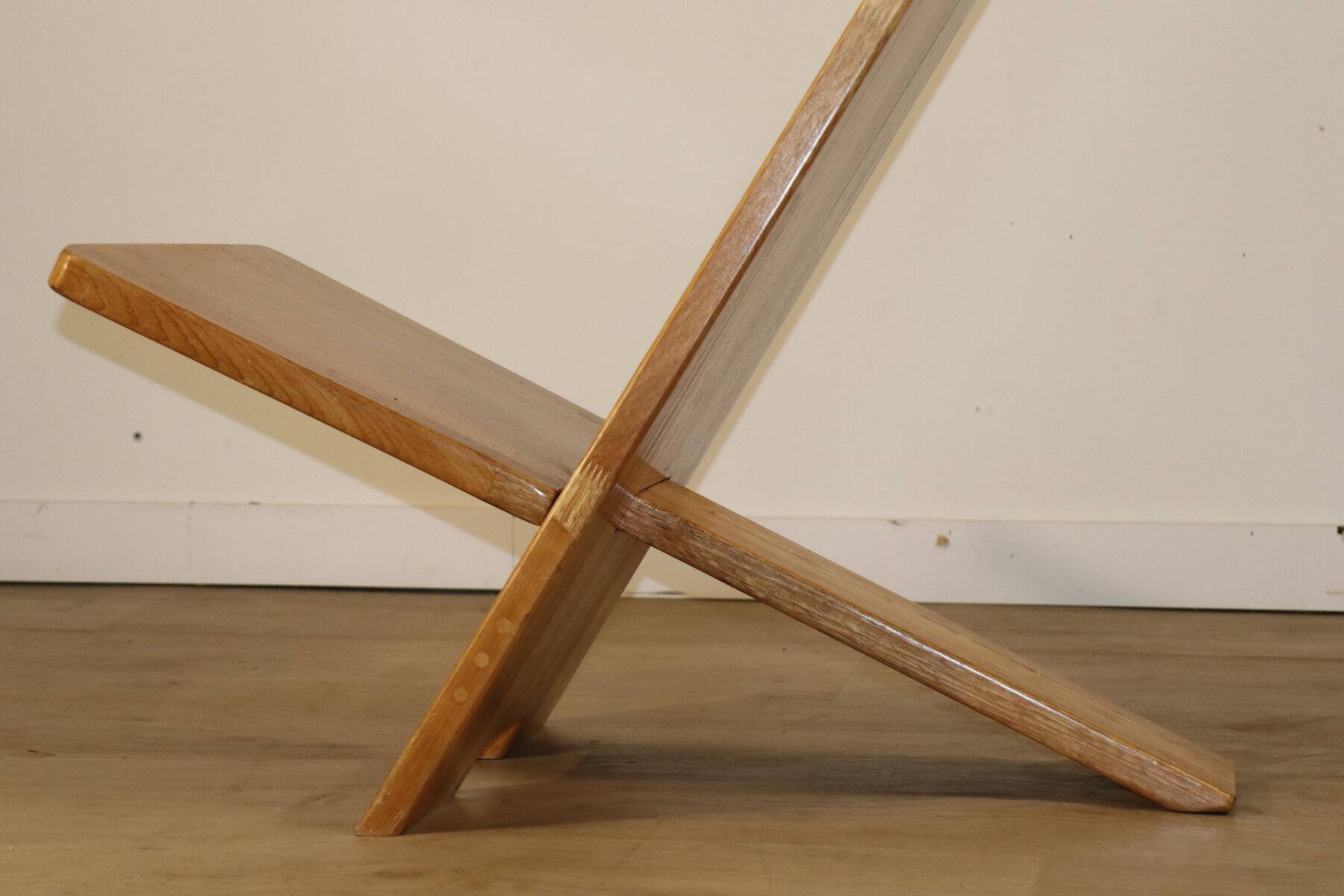 Sculptural brutalist armchair in solid elm, 1980.
