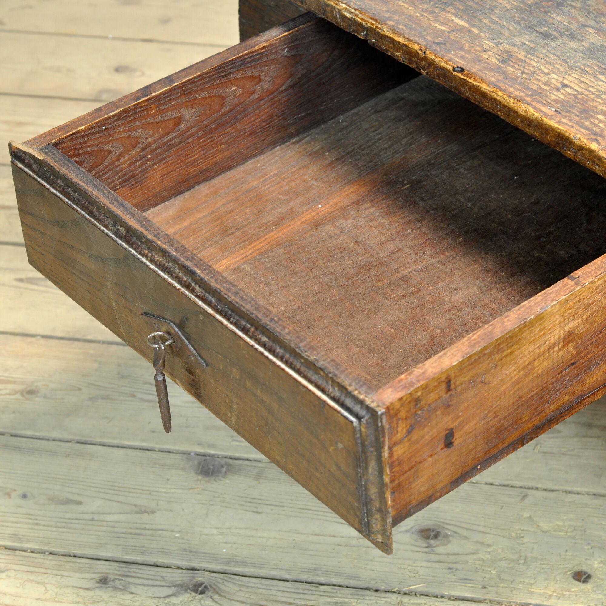 Table basse en chêne, vers 1820