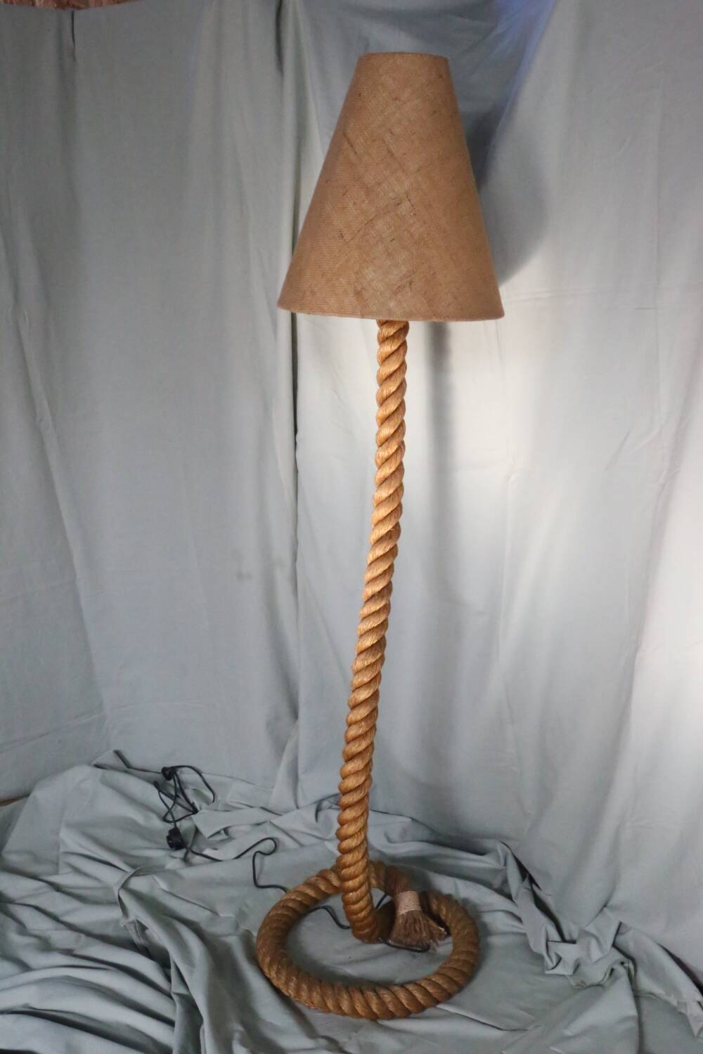 Rope floor lamp