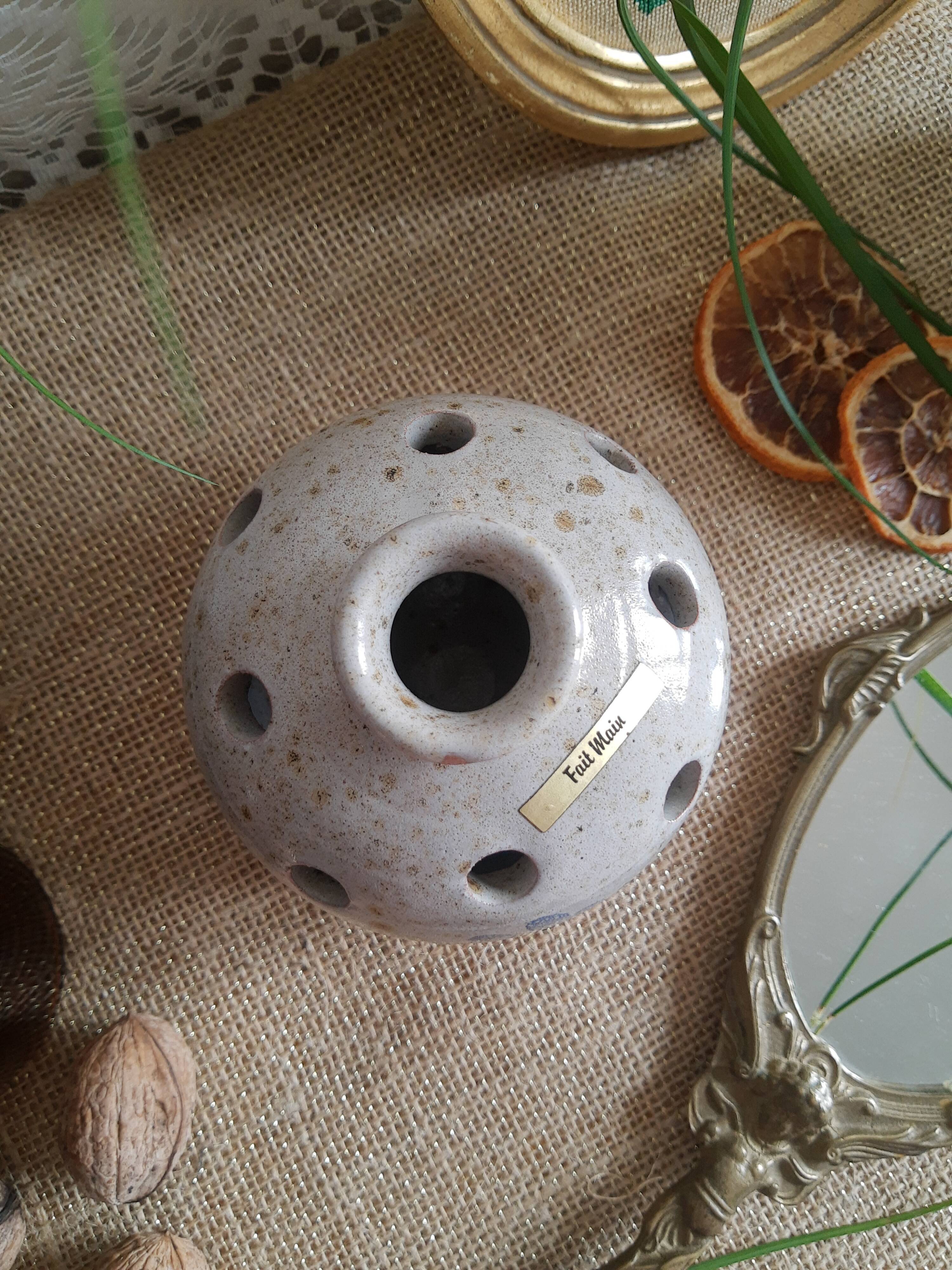 Vase pique flowers in terracotta - vintage