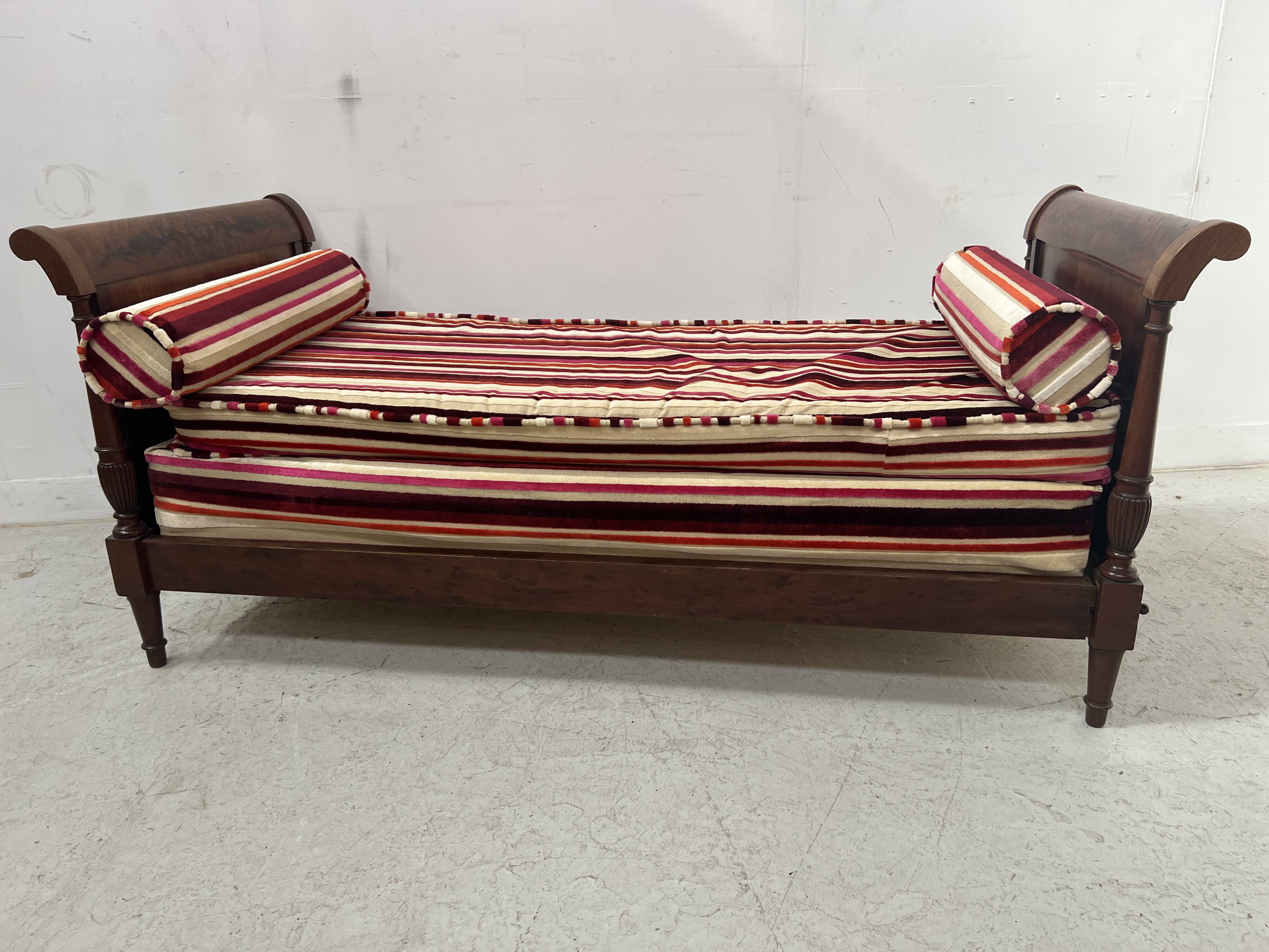 Louis XVI style mahogany daybed, 19th century