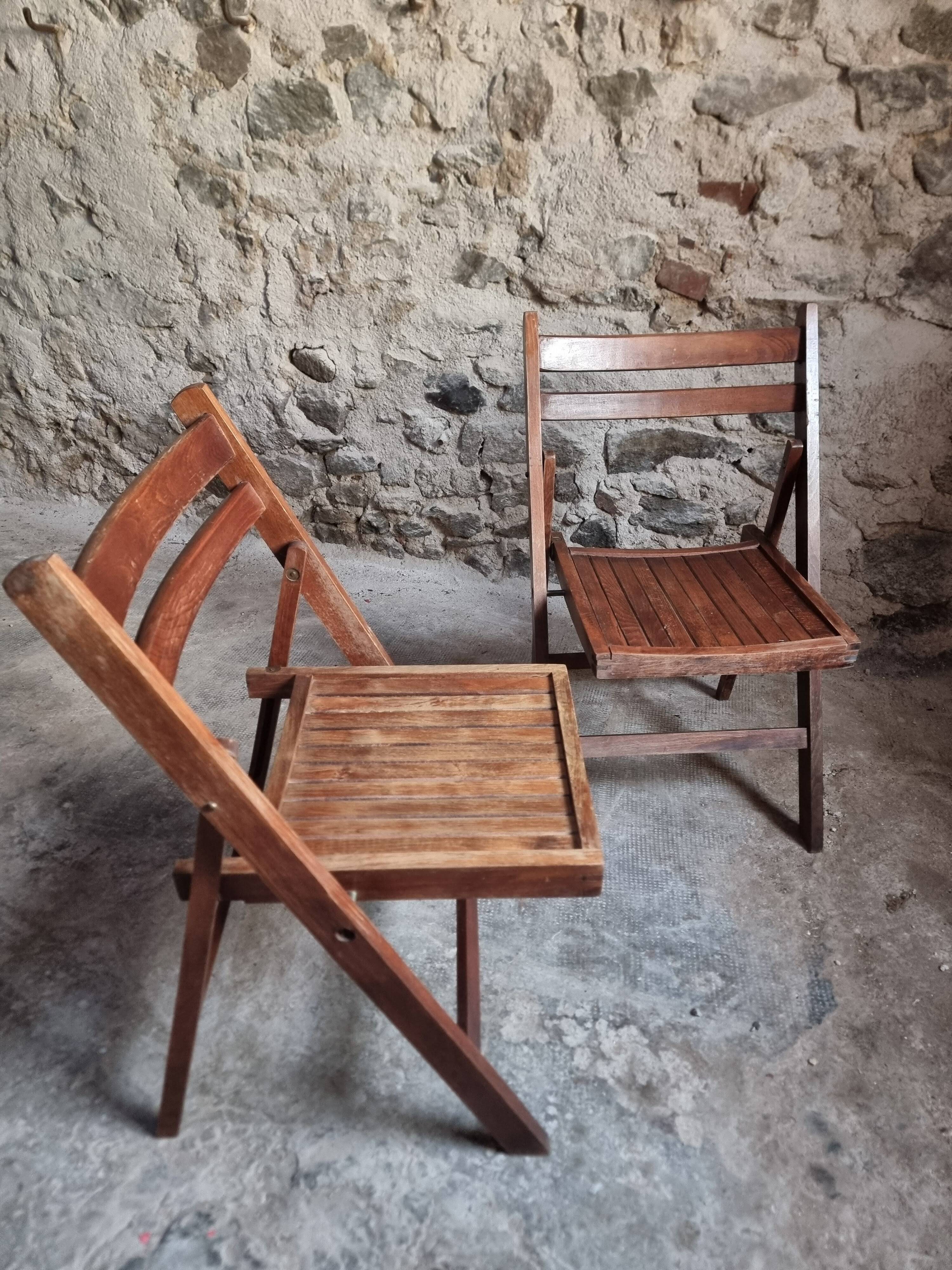Pair of vintage French folding chairs – 1970s – beech wood chairs – rustic seats