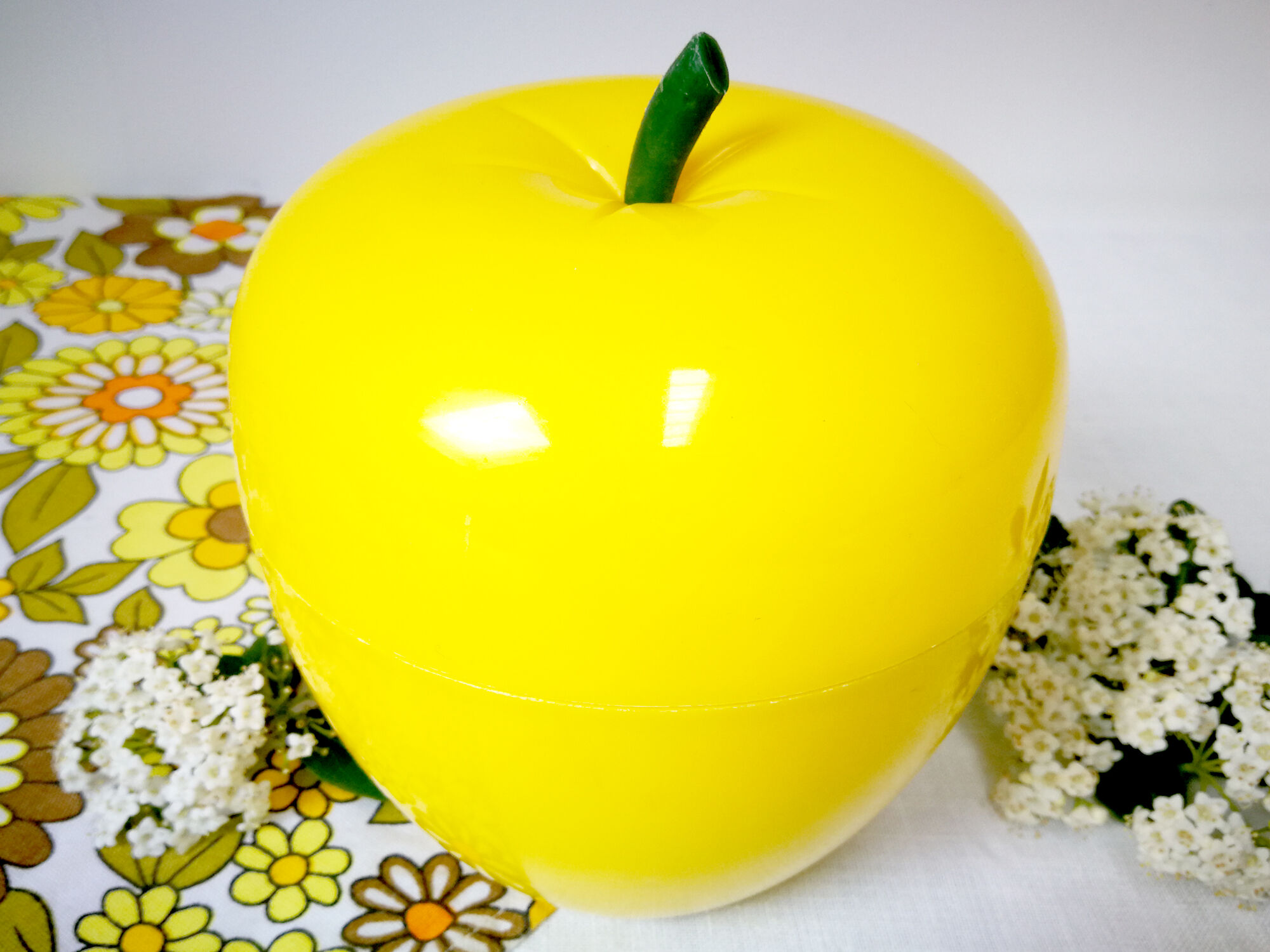 Yellow Ice Cube Apple / Vintage Ice Bucket