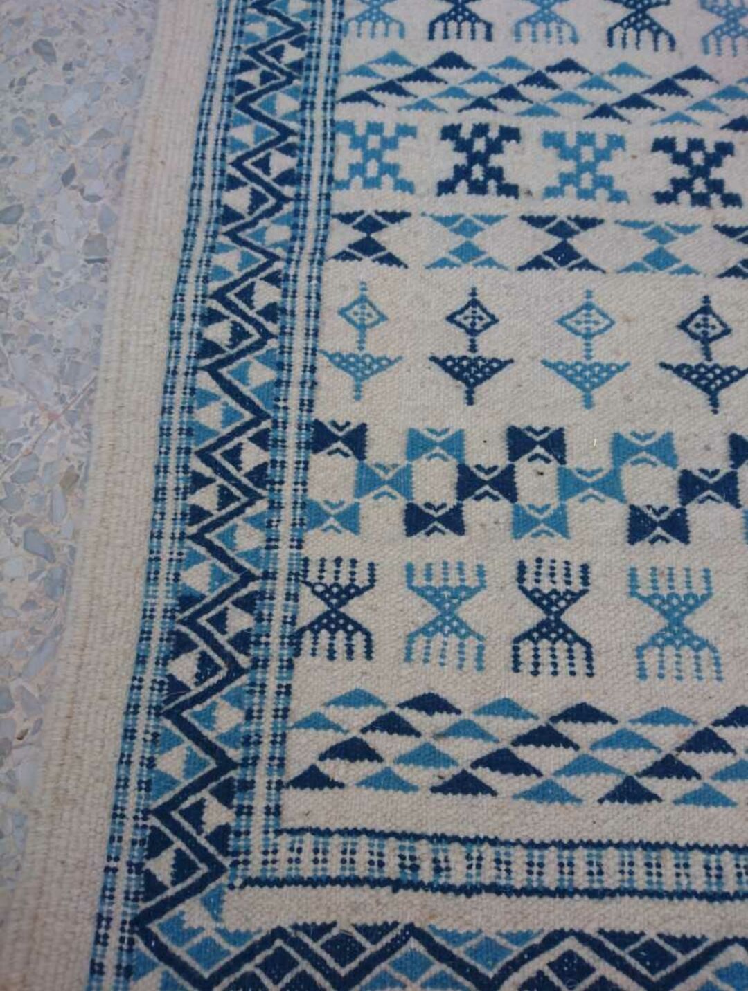 Berber carpet, white and blue 125 x 80 cm