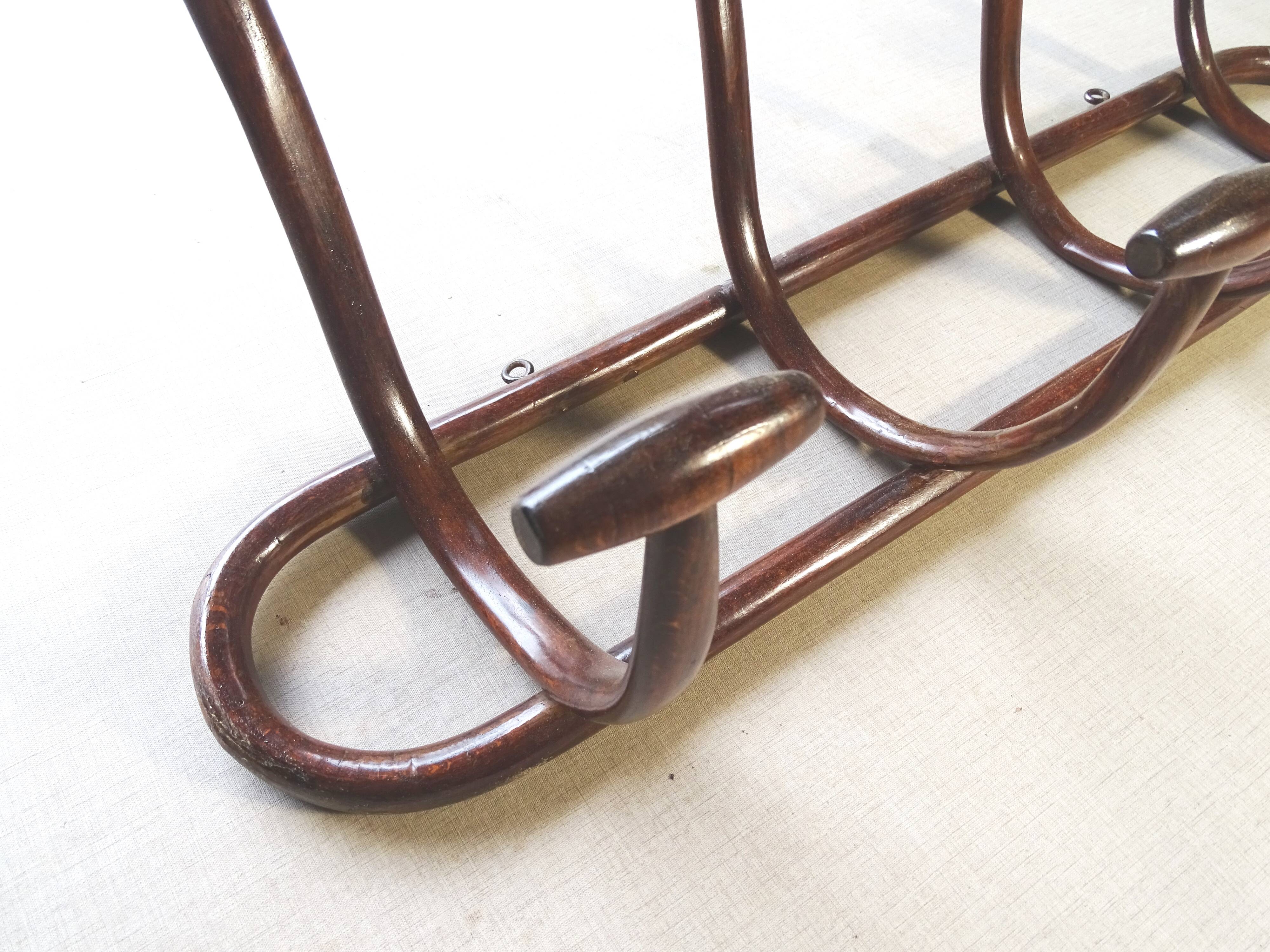 Wall coat rack with 4 curved wooden hooks bistro - no Thonet
