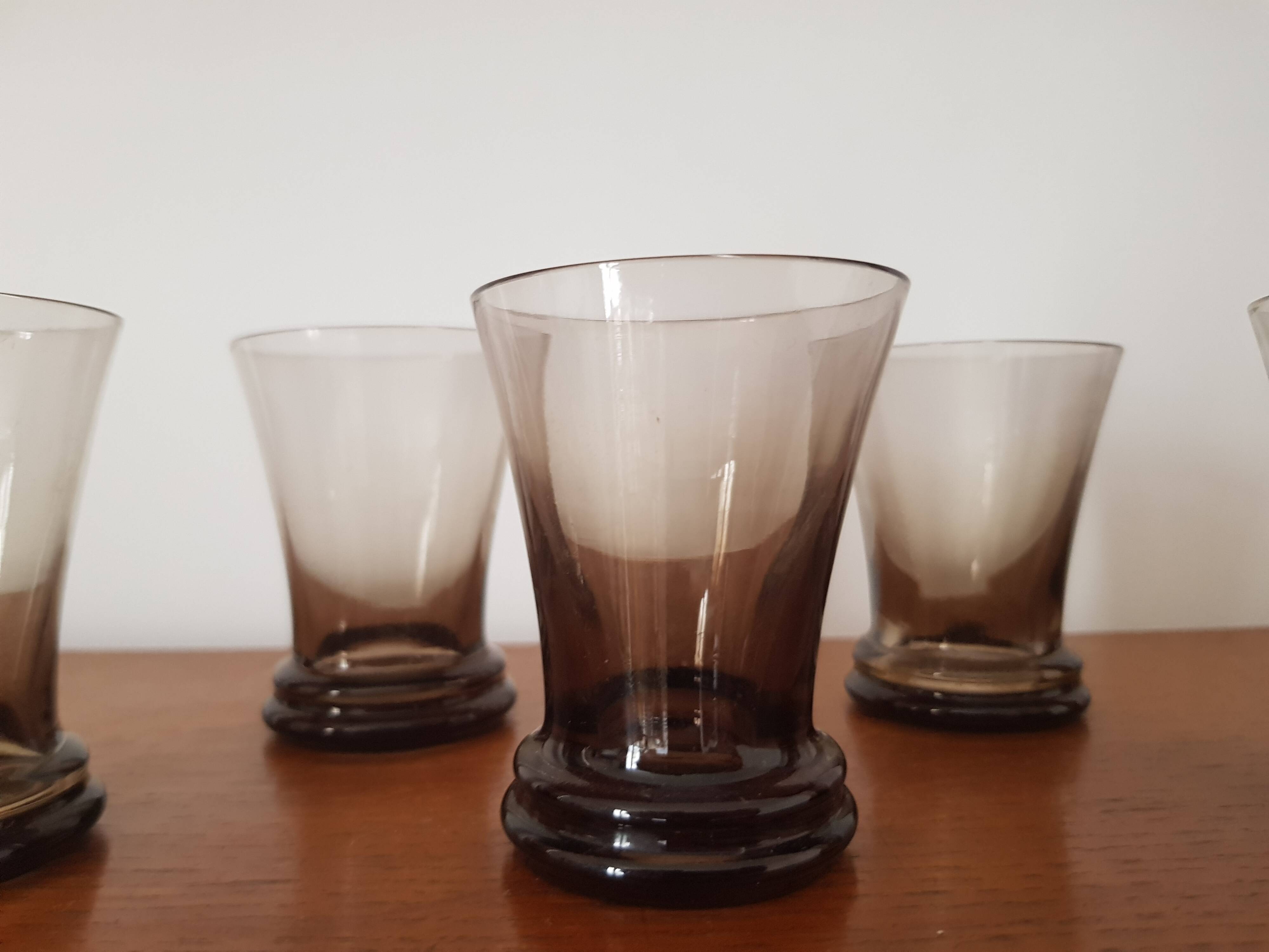 Set of 5 small black glasses