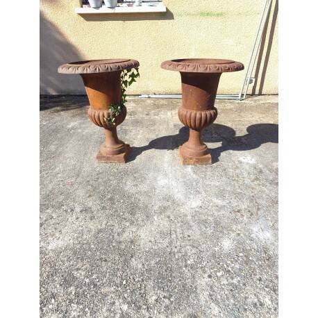 Pair of 19th-century cast iron Medici vases