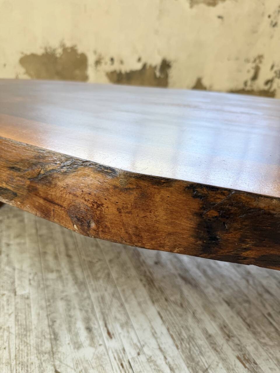 Table basse années 50 plateau bois exotique XXL