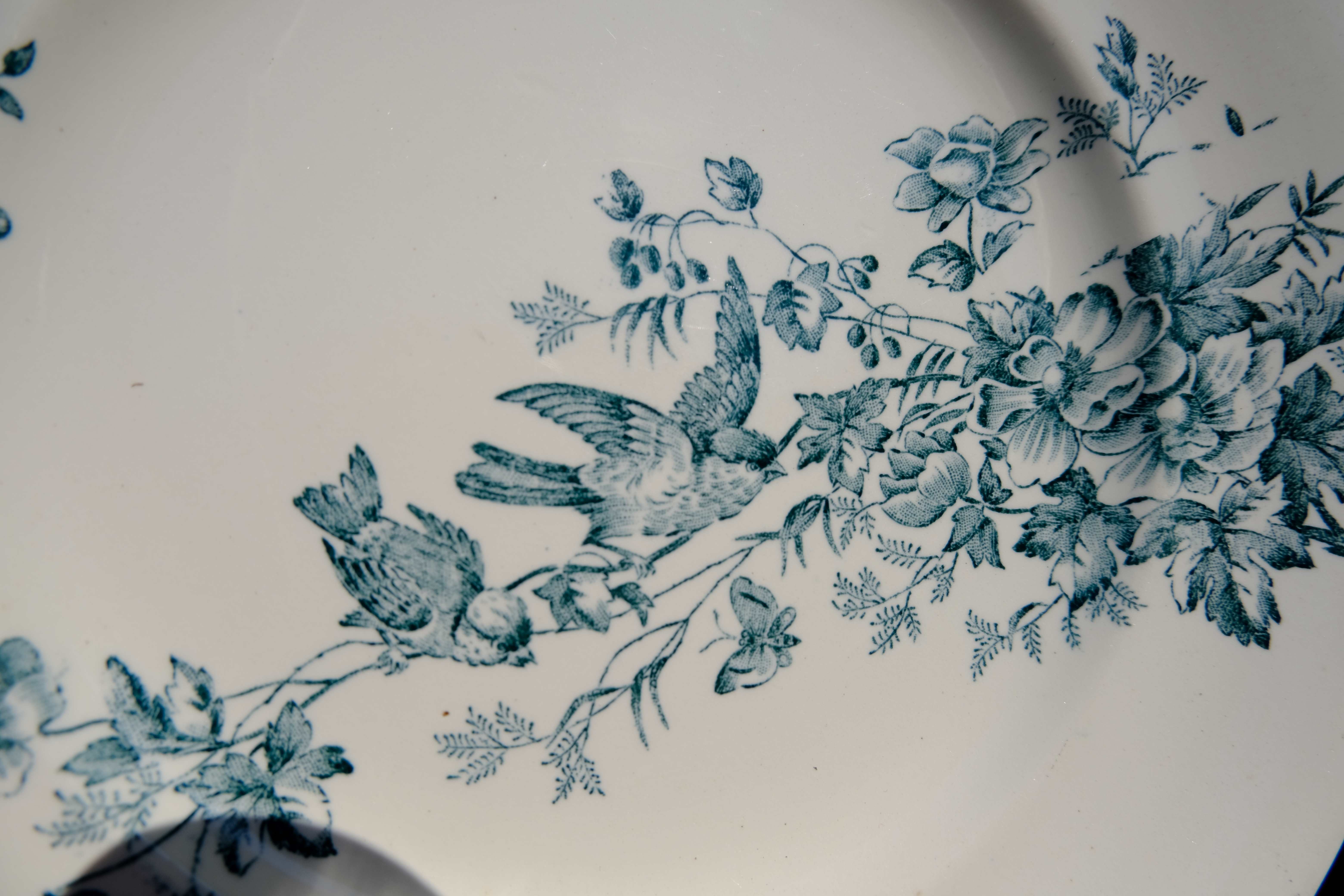 Mignon plates in Longwy earthenware