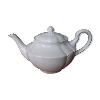 Théière blanche en porcelaine