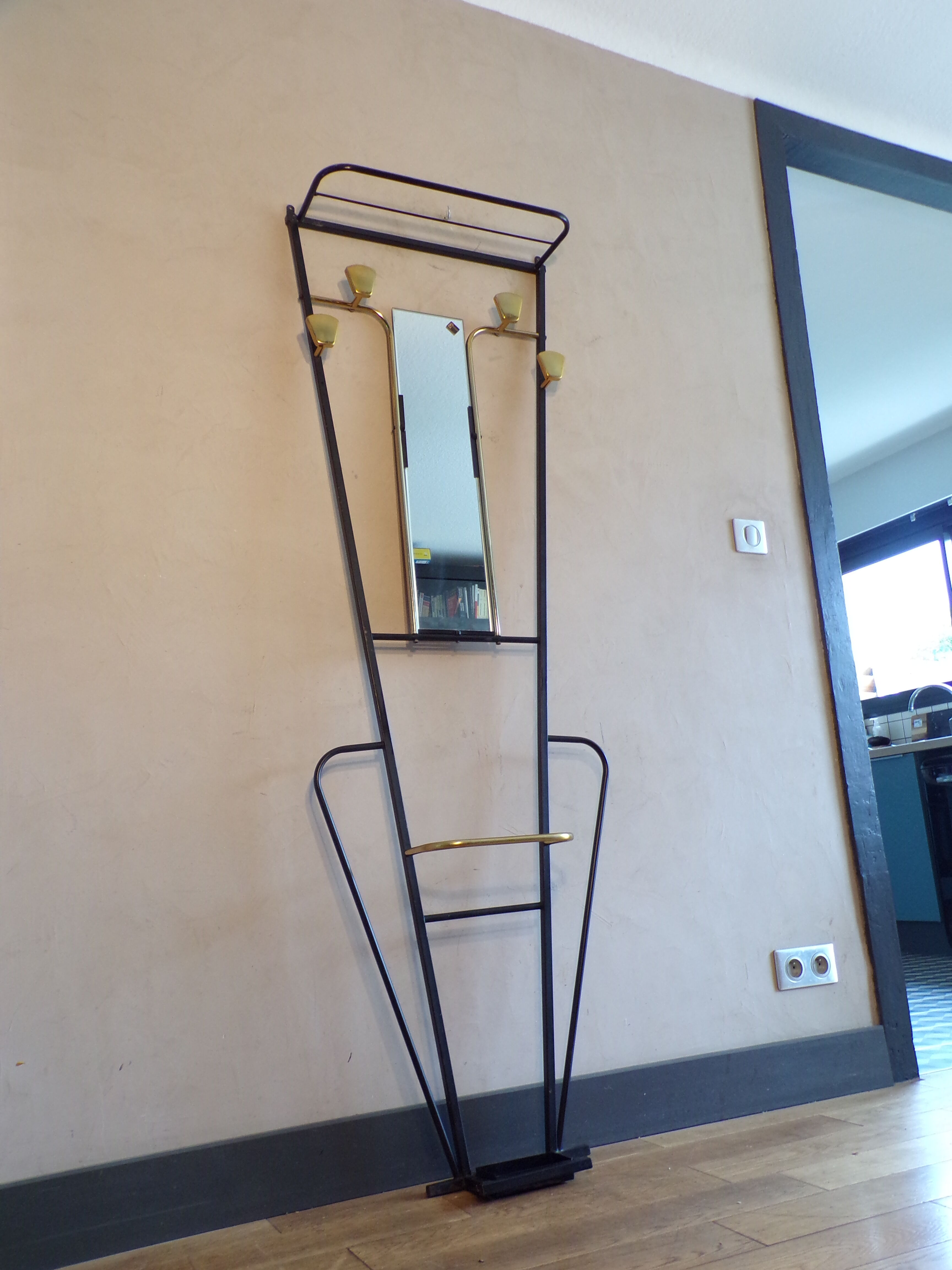 Black and gold 1950 entry locker