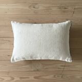 Grand coussin brodé main en lin.