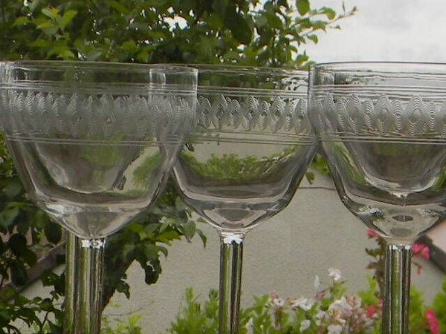 Set of 5 antique water glasses in engraved frieze glass.