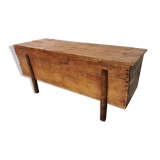 Wooden chest kneaded maie